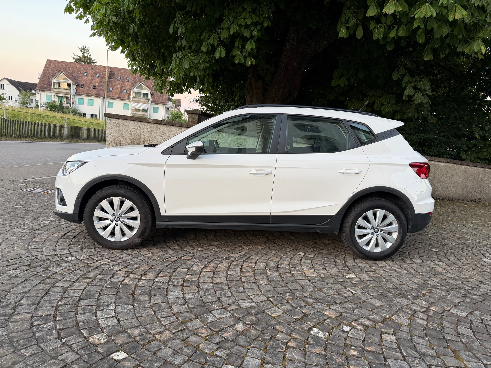 SEAT Arona 1.0 TSI Eco Xcellence DSG / 1 Hand / CH-Fahrz. / Frisch ab MFK / Service gepflegt / 36 Monate Garantie/ Navi/Anhängerkup.-image-8