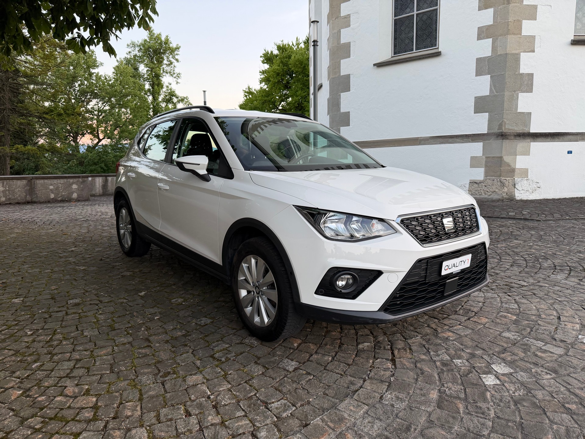 SEAT Arona 1.0 TSI Eco Xcellence DSG / 1 Hand / CH-Fahrz. / Frisch ab MFK / Service gepflegt / 36 Monate Garantie/ Navi/Anhängerkup.-image-2