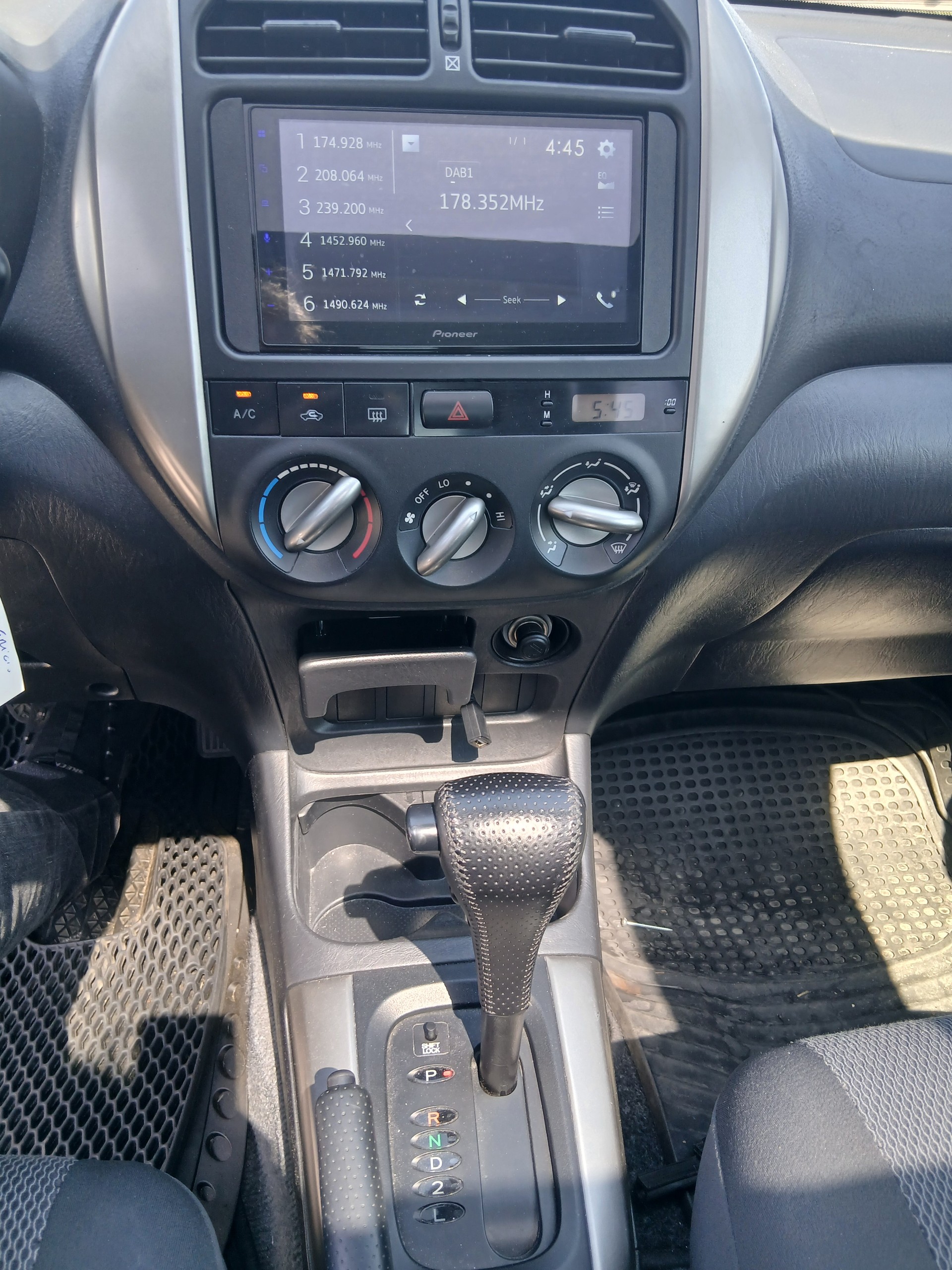 TOYOTA RAV-4 2.0 16V Linea Sol-image-6