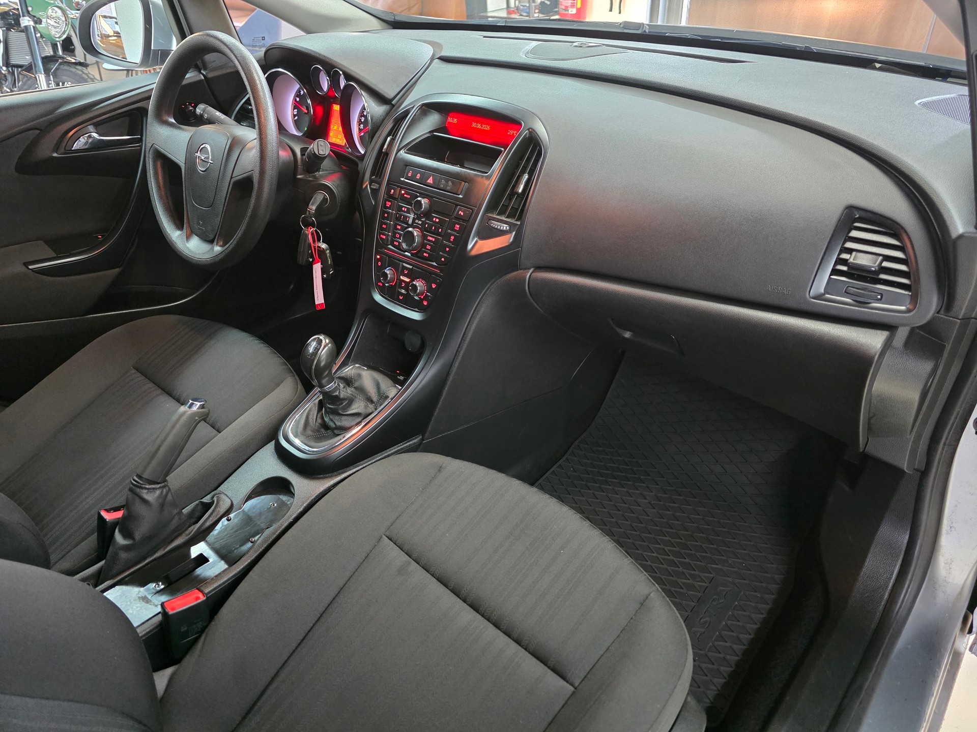 OPEL Astra SportsTourer 1.4i 16V Turbo Sport-image-8