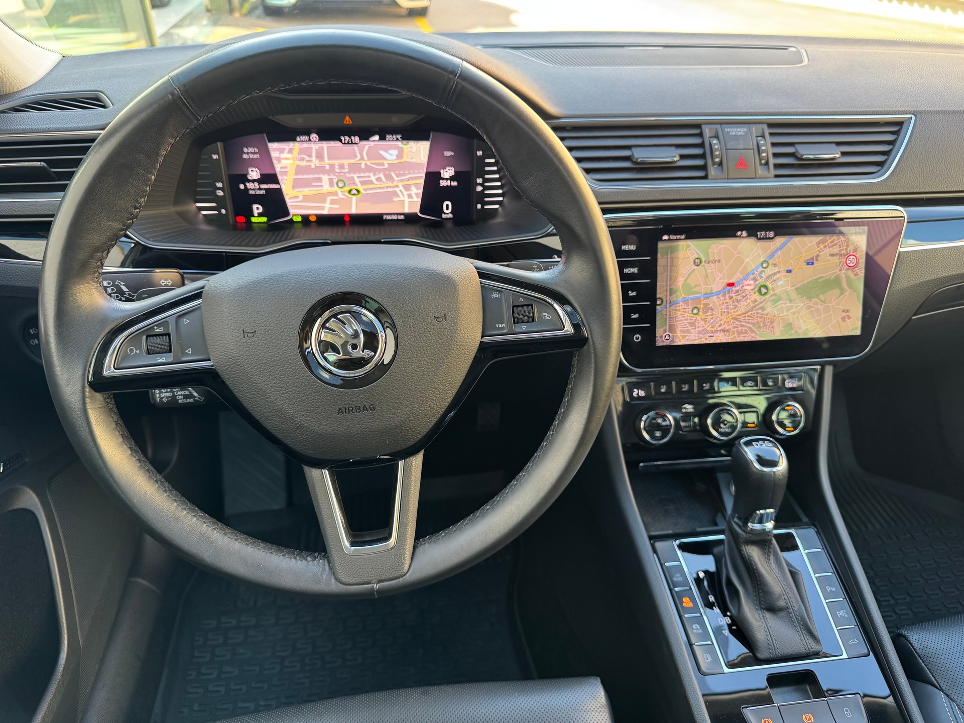 SKODA Superb 1.4 TSI L&K PHEV DSG*AHK*Panoramadach*Belüftete Sitze v. mit Massagefunktion*-image-10