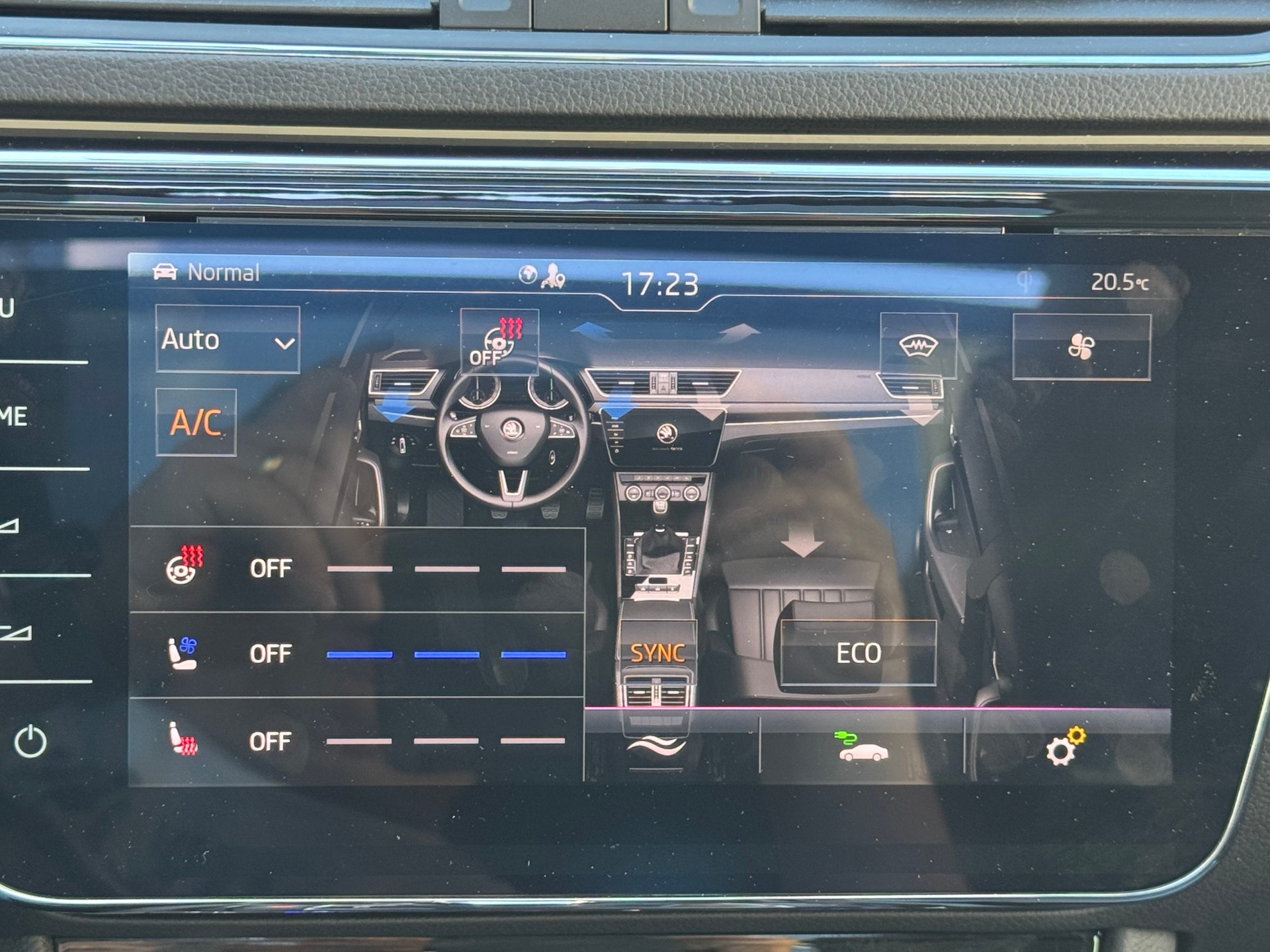 SKODA Superb 1.4 TSI L&K PHEV DSG*AHK*Panoramadach*Belüftete Sitze v. mit Massagefunktion*-image-14