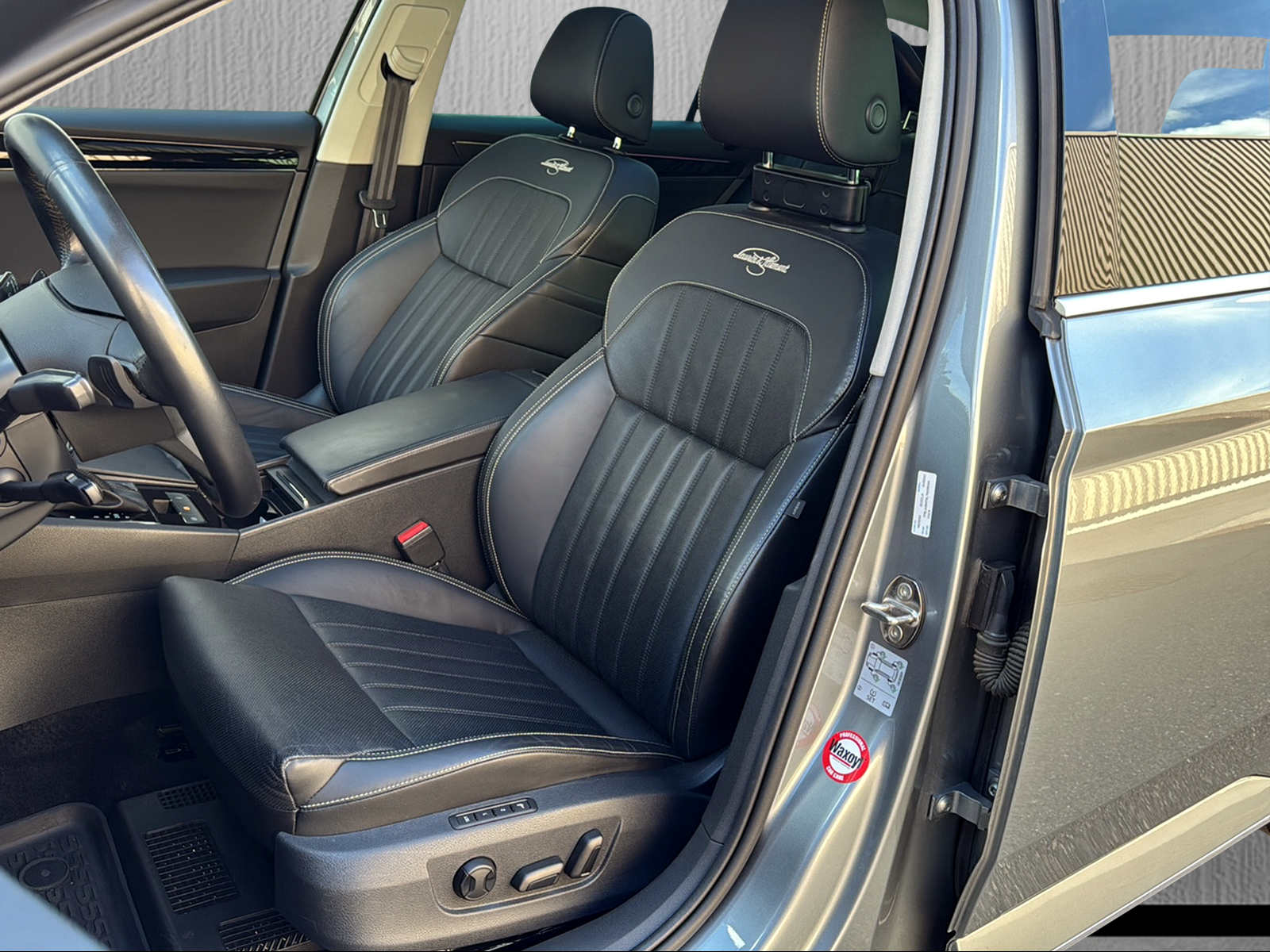 SKODA Superb 1.4 TSI L&K PHEV DSG*AHK*Panoramadach*Belüftete Sitze v. mit Massagefunktion*-image-7