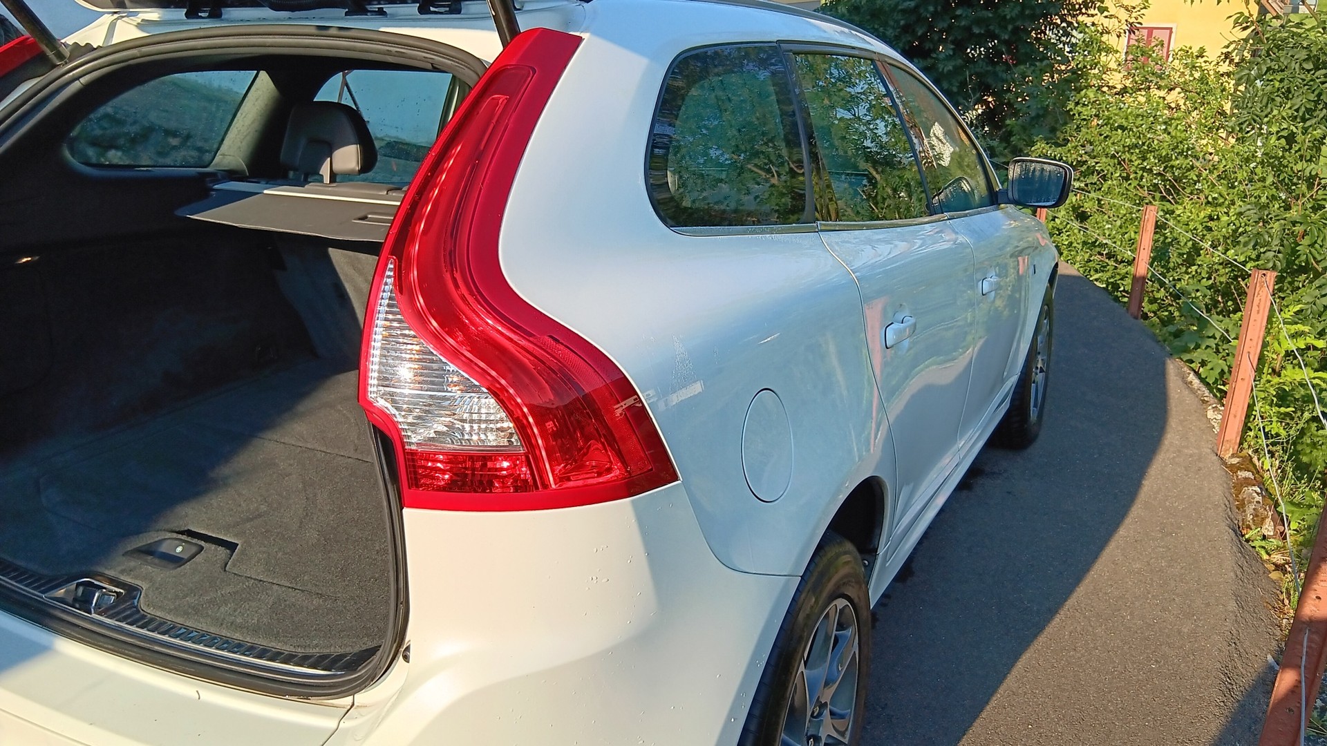 VOLVO XC60 D5 AWD OceanRace Geartronic-image-3