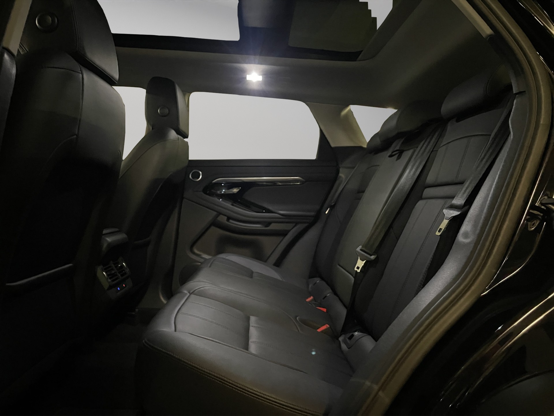 LAND ROVER Range Rover Evoque 2.0 T SE-image-6