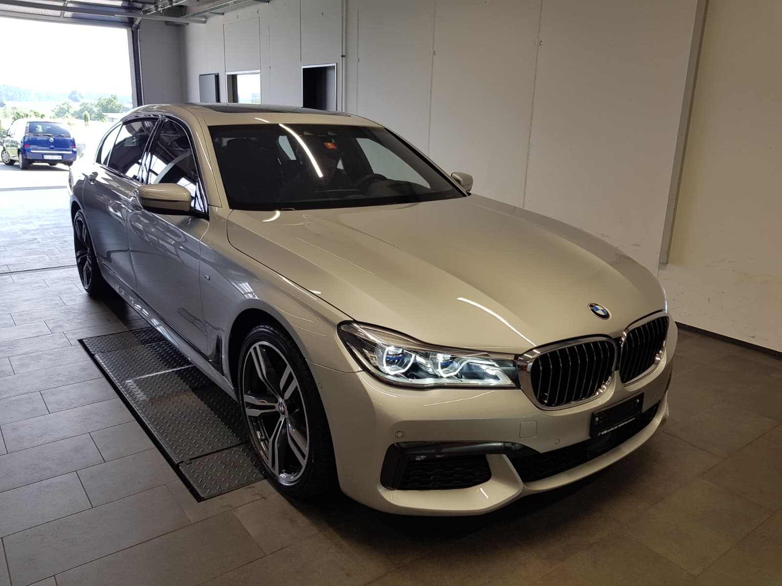 BMW 740Ld xDrive-image-1