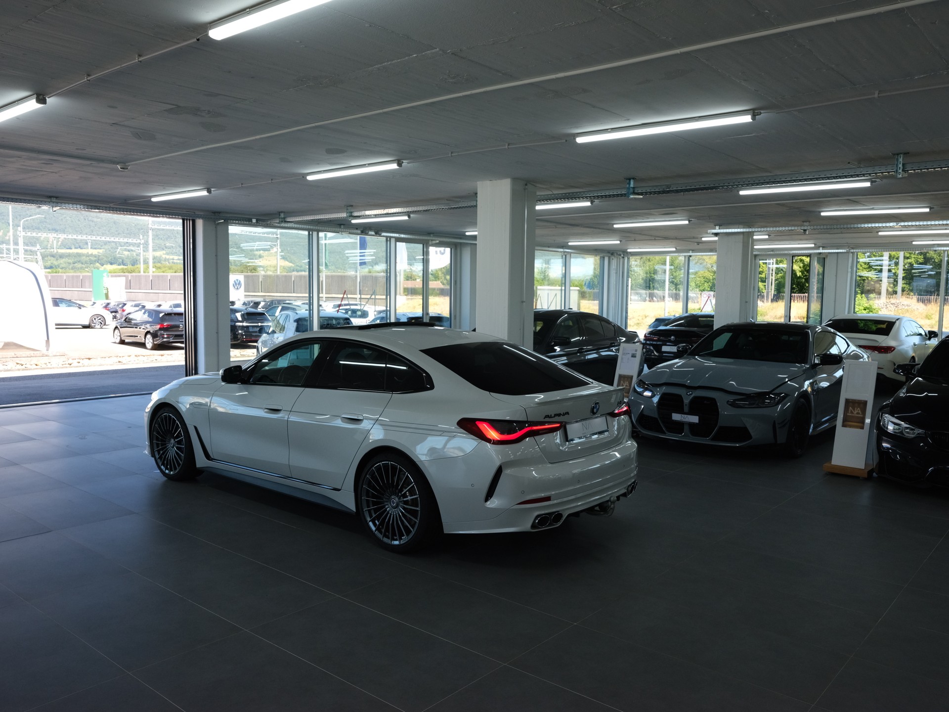BMW-ALPINA B4 Gran Coupé 3.0 xDrive S-Tronic *Panorama* *360 Kamera* *Harman & Kardon*-image-16