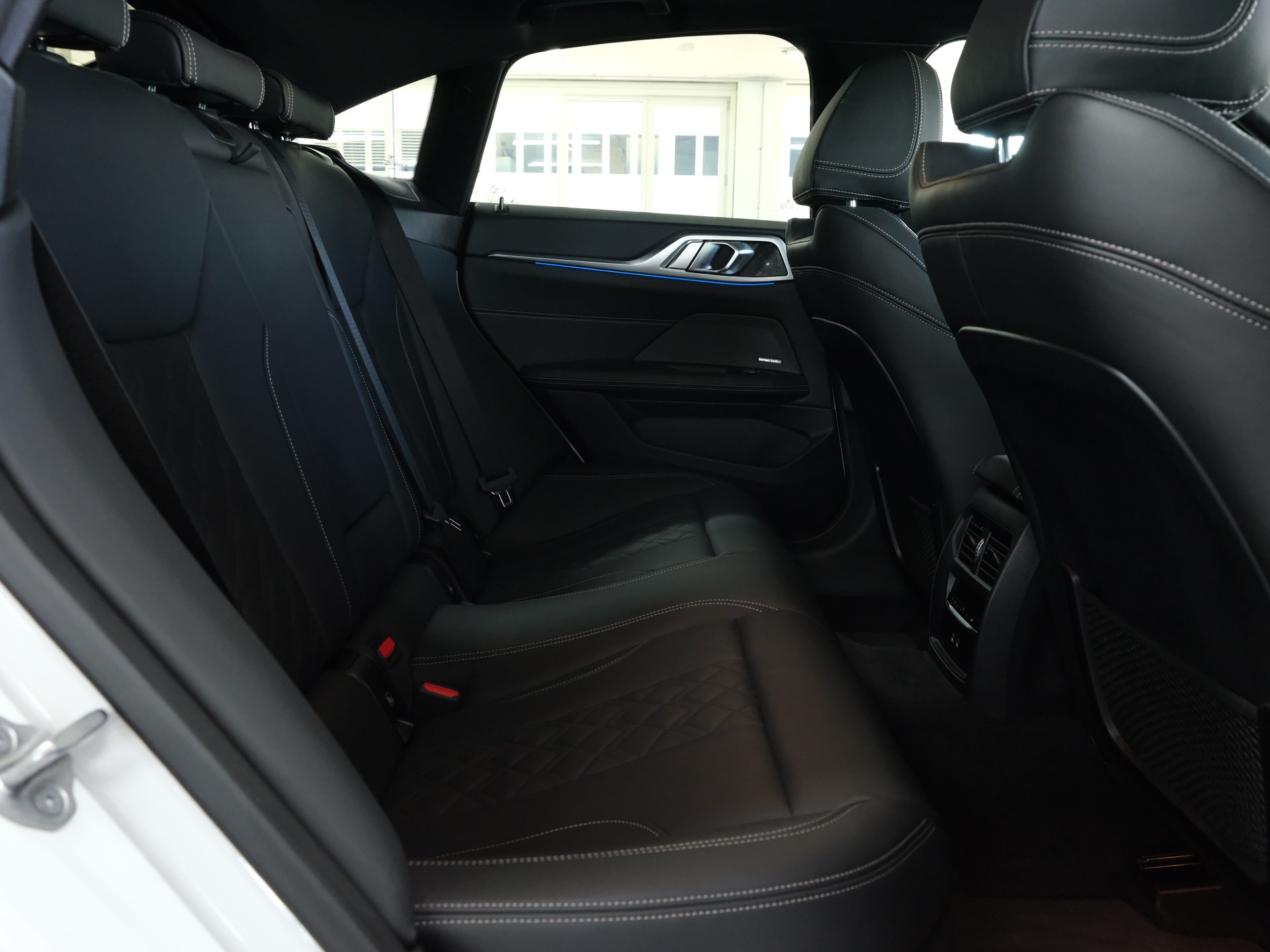 BMW-ALPINA B4 Gran Coupé 3.0 xDrive S-Tronic *Panorama* *360 Kamera* *Harman & Kardon*-image-28