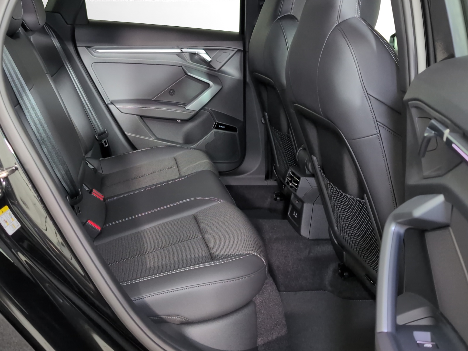 AUDI A3 Sportback TFSI 150 kW quattro S line S tronic-image-8