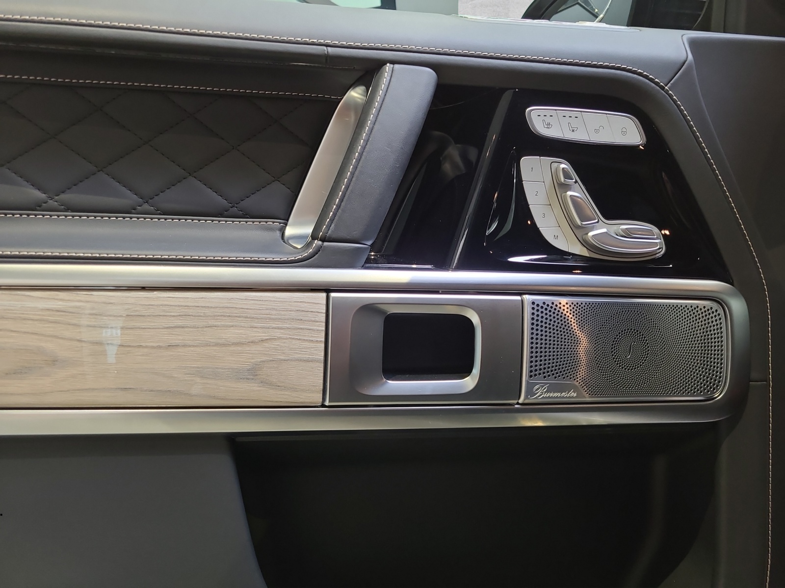 MERCEDES-BENZ G 400 d AMG Line 9G-Tronic-image-8