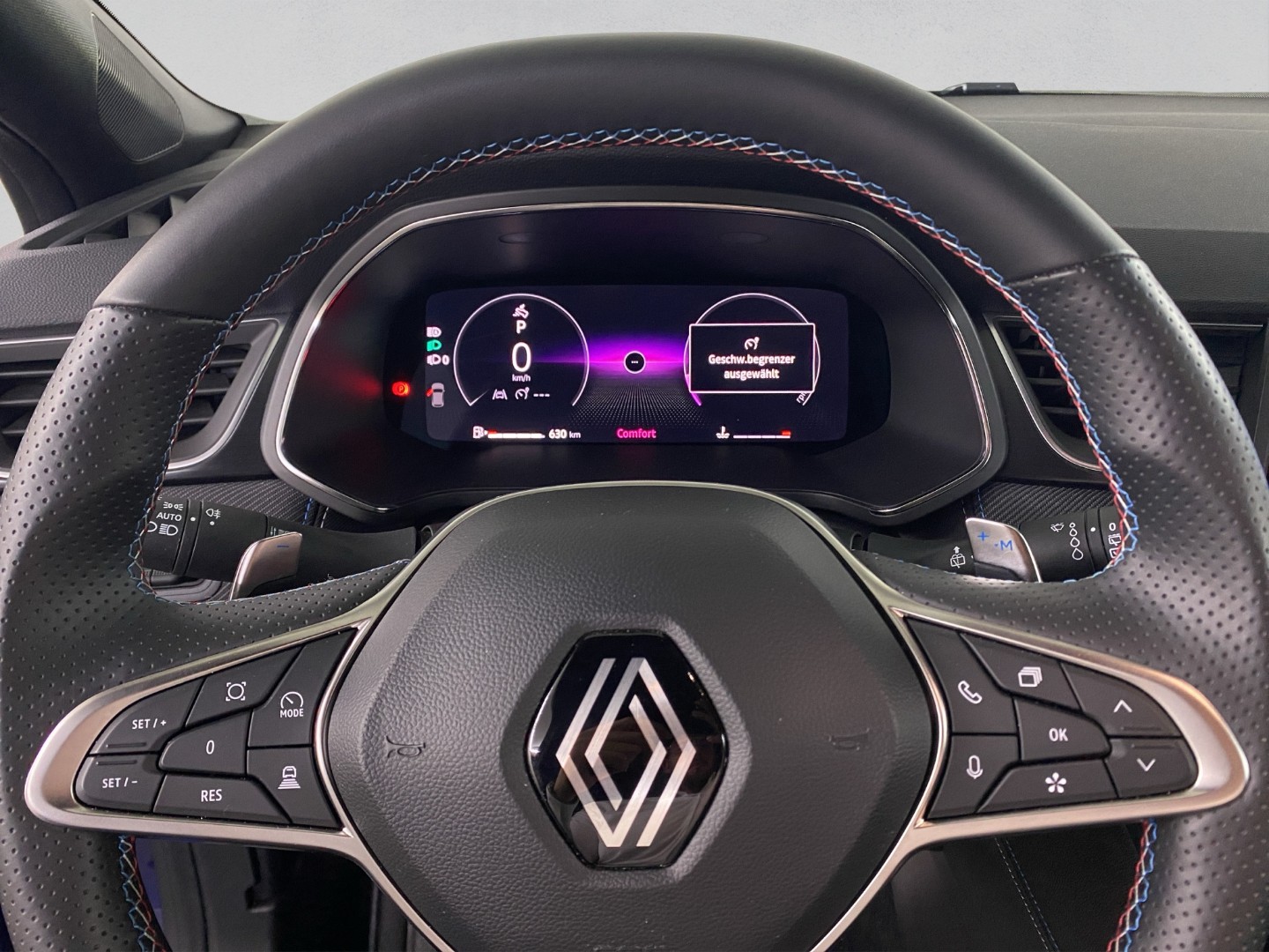 RENAULT Captur 1.3 TCe Esprit Alpine EDC-image-9