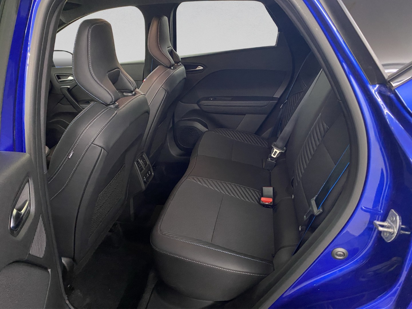 RENAULT Captur 1.3 TCe Esprit Alpine EDC-image-21