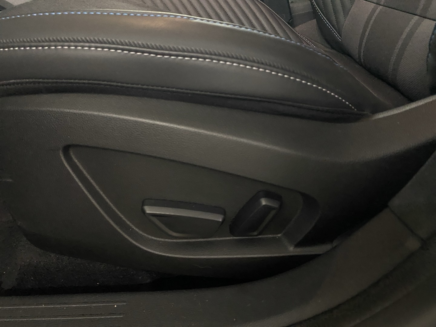 RENAULT Captur 1.3 TCe Esprit Alpine EDC-image-17