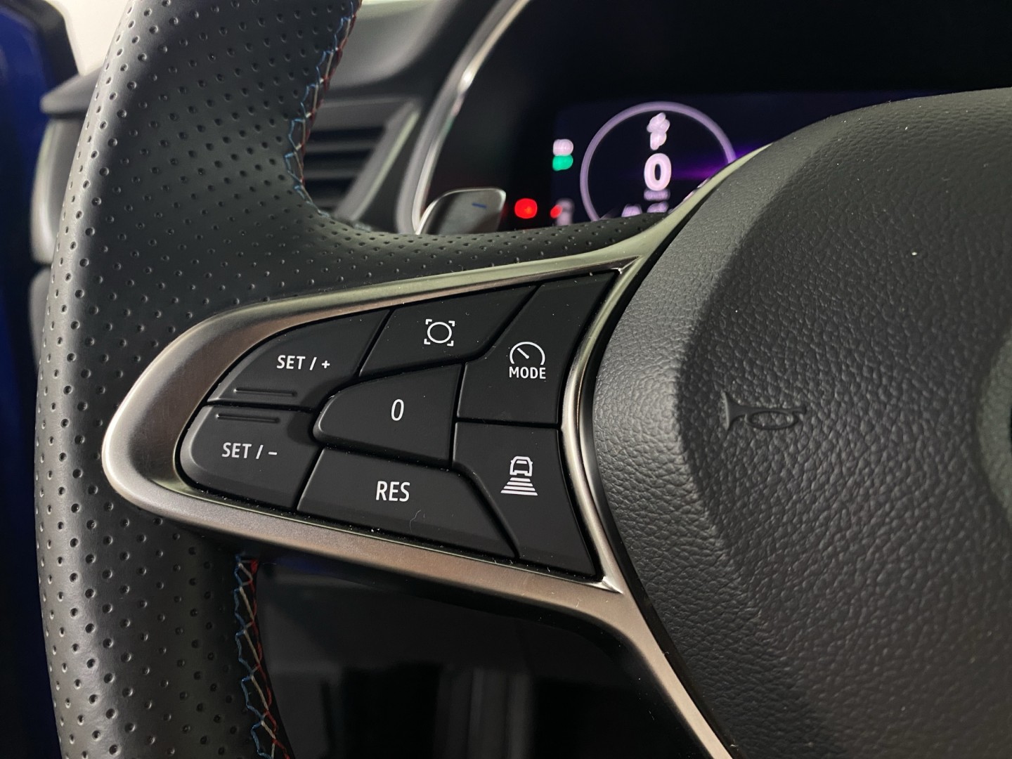 RENAULT Captur 1.3 TCe Esprit Alpine EDC-image-13