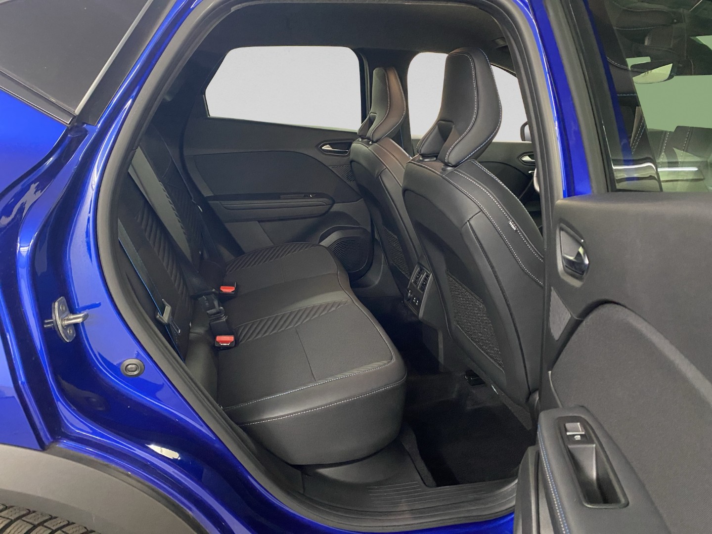 RENAULT Captur 1.3 TCe Esprit Alpine EDC-image-22