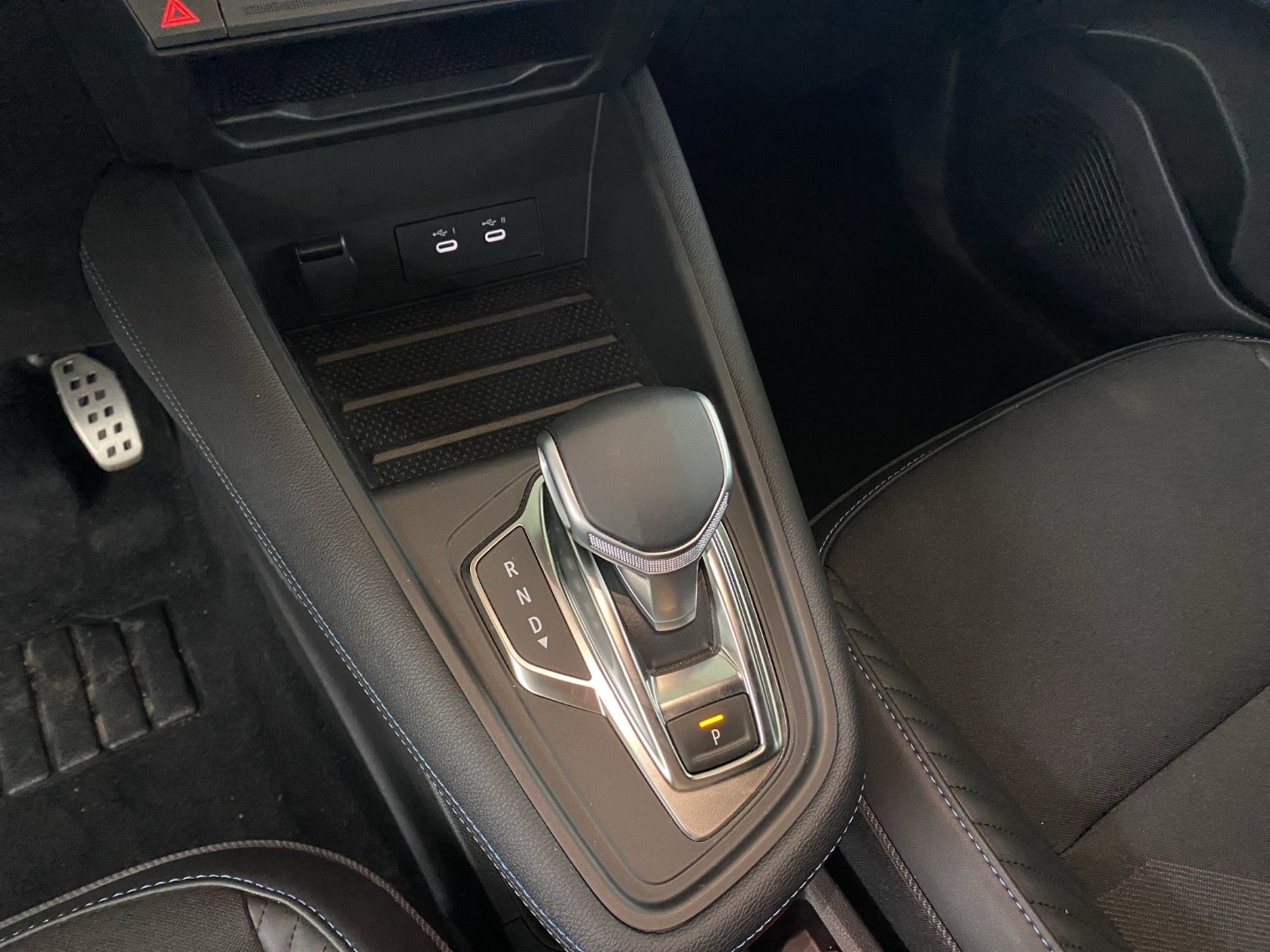 RENAULT Captur 1.3 TCe Esprit Alpine EDC-image-12