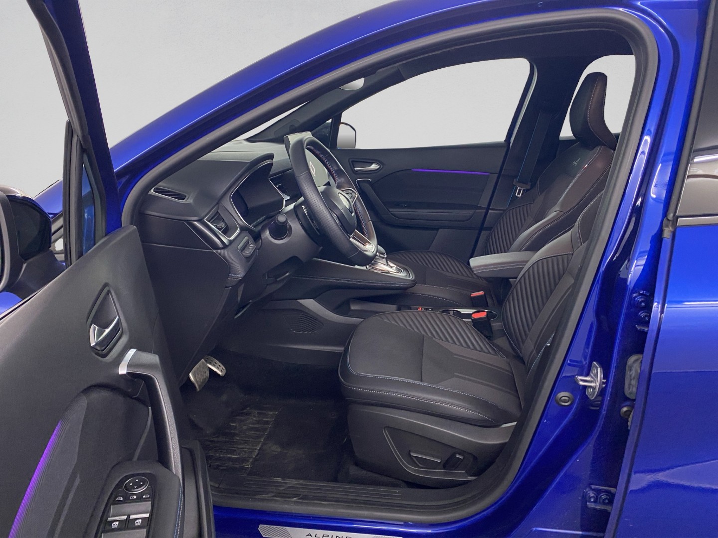 RENAULT Captur 1.3 TCe Esprit Alpine EDC-image-6