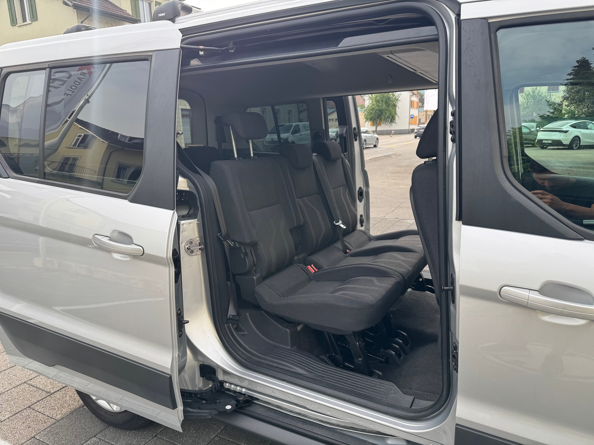 FORD Grand Tourneo Connect 1.6 SCTi Titanium Automatic-image-14