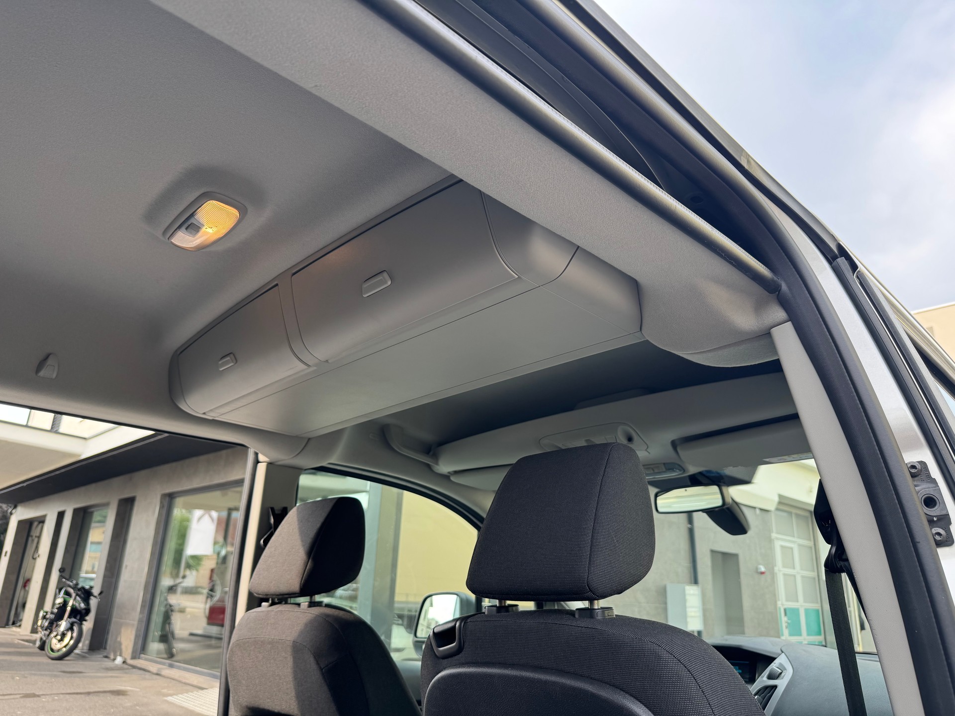 FORD Grand Tourneo Connect 1.6 SCTi Titanium Automatic-image-13