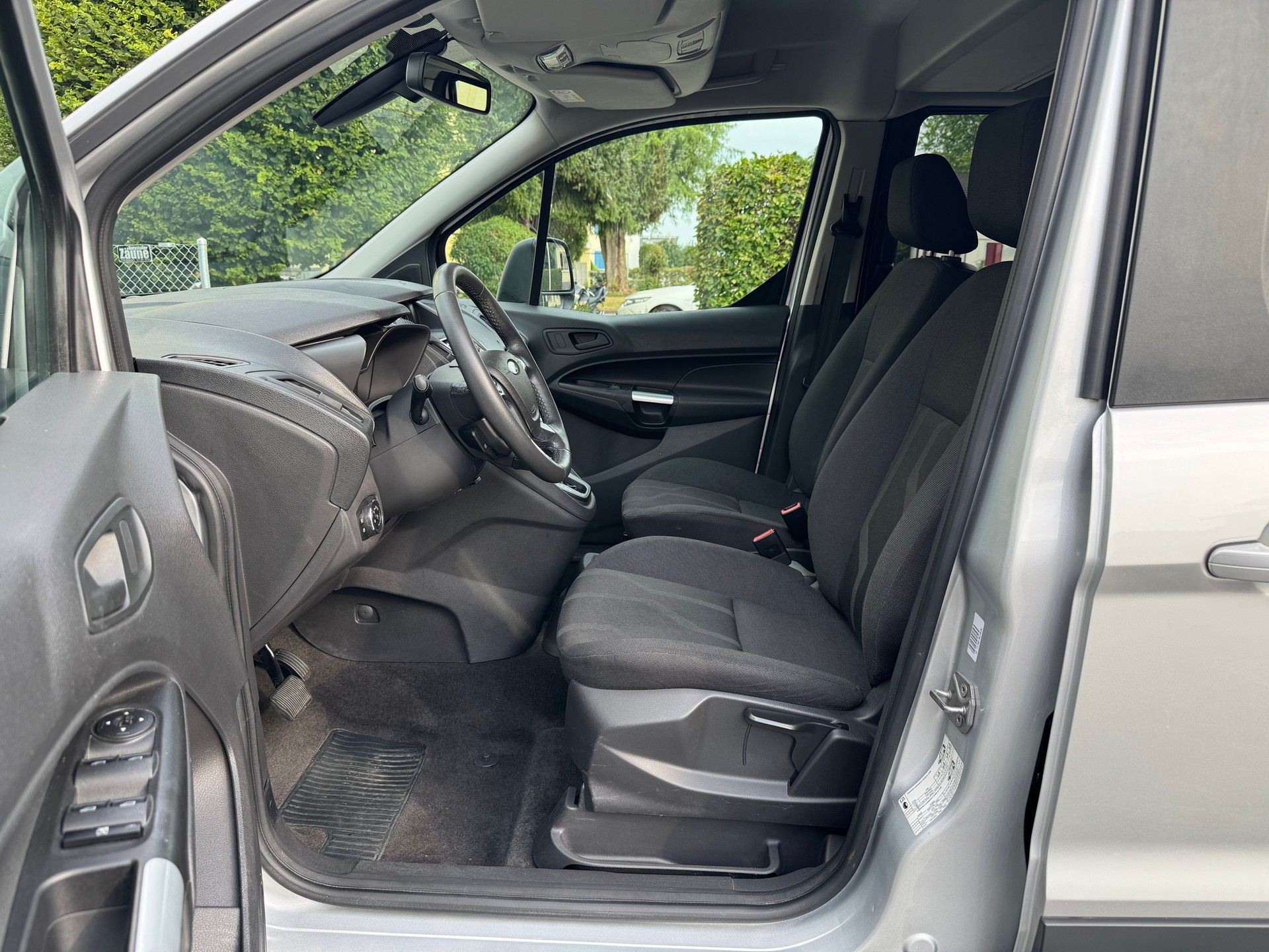 FORD Grand Tourneo Connect 1.6 SCTi Titanium Automatic-image-11