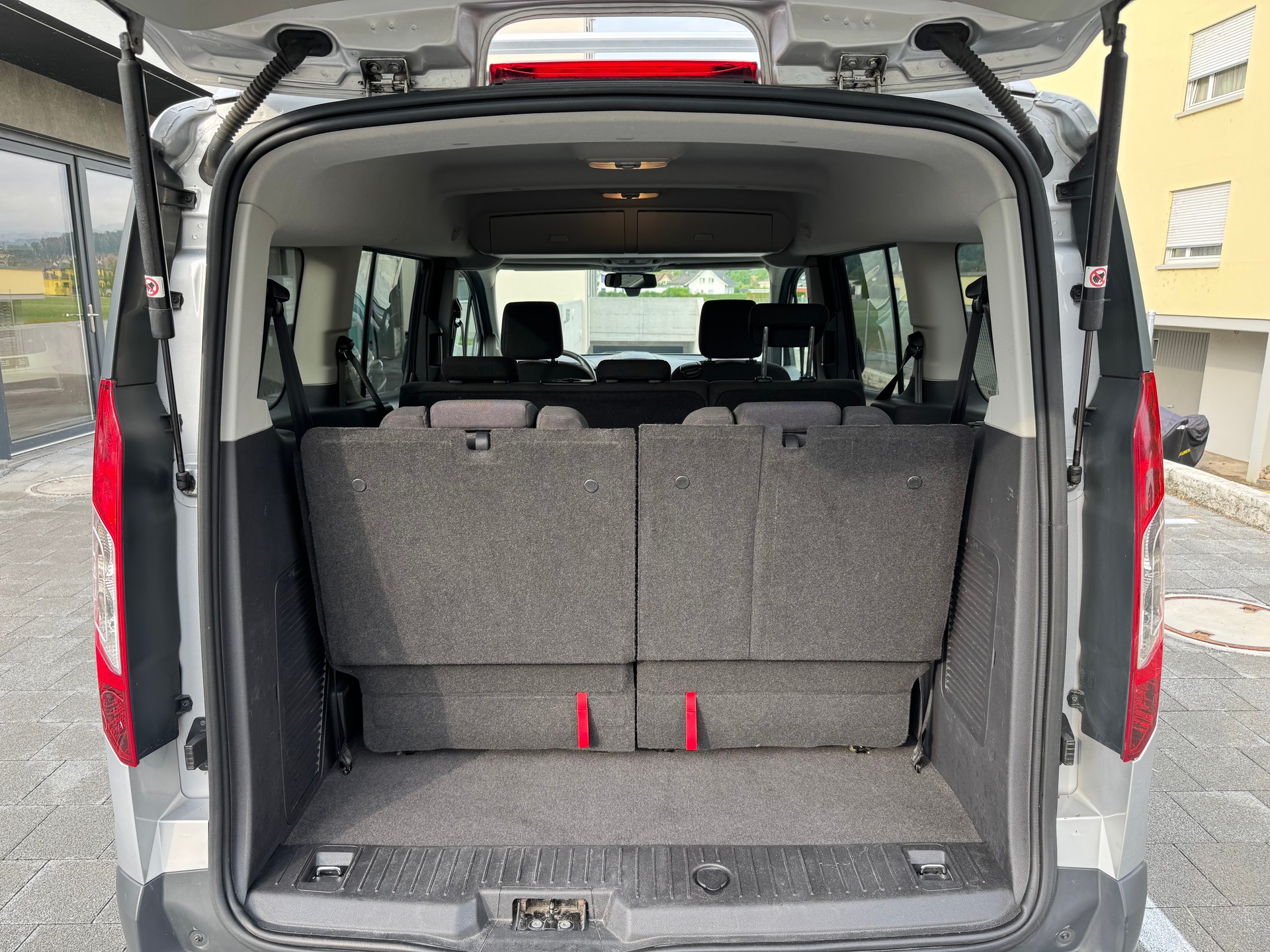 FORD Grand Tourneo Connect 1.6 SCTi Titanium Automatic-image-17
