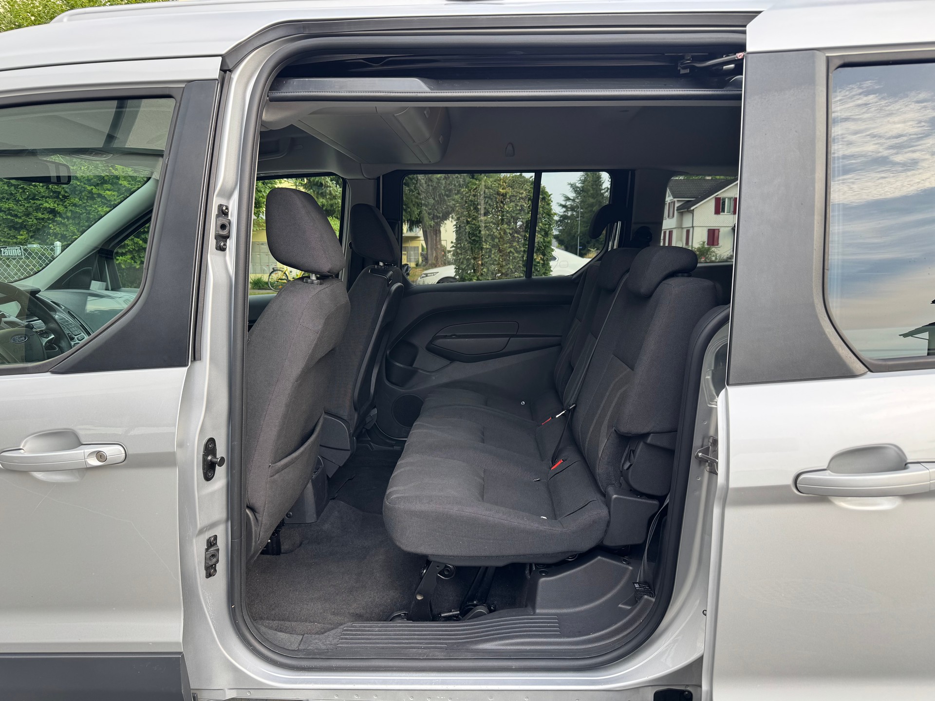 FORD Grand Tourneo Connect 1.6 SCTi Titanium Automatic-image-12