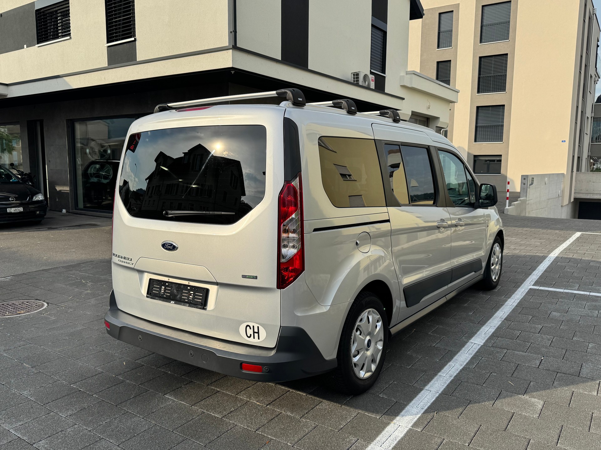 FORD Grand Tourneo Connect 1.6 SCTi Titanium Automatic-image-4