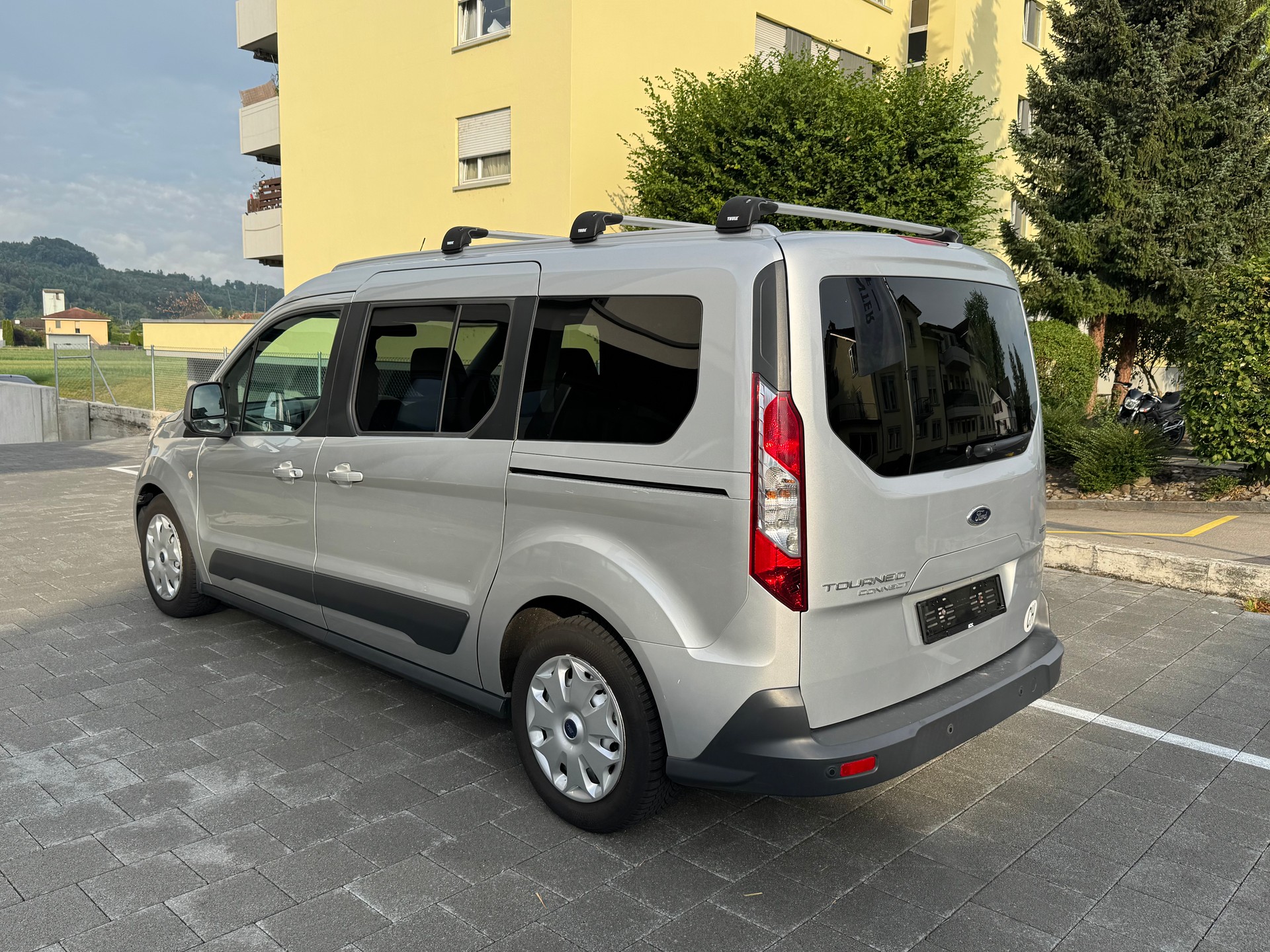 FORD Grand Tourneo Connect 1.6 SCTi Titanium Automatic-image-2