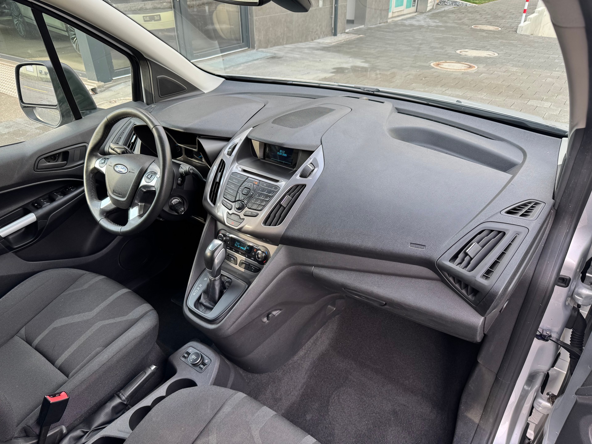 FORD Grand Tourneo Connect 1.6 SCTi Titanium Automatic-image-10