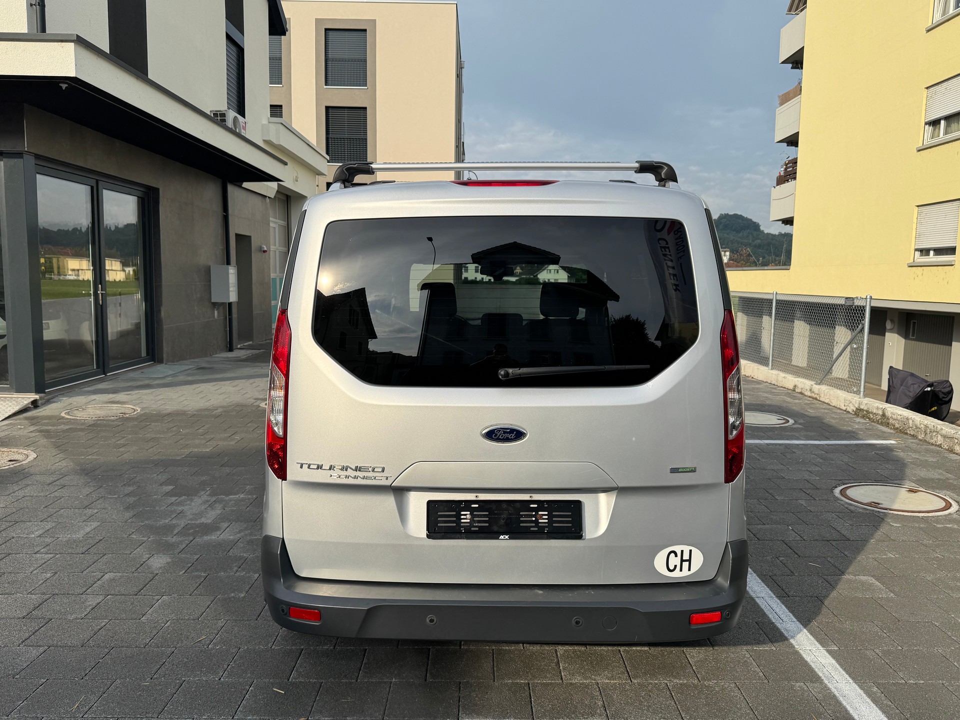 FORD Grand Tourneo Connect 1.6 SCTi Titanium Automatic-image-3