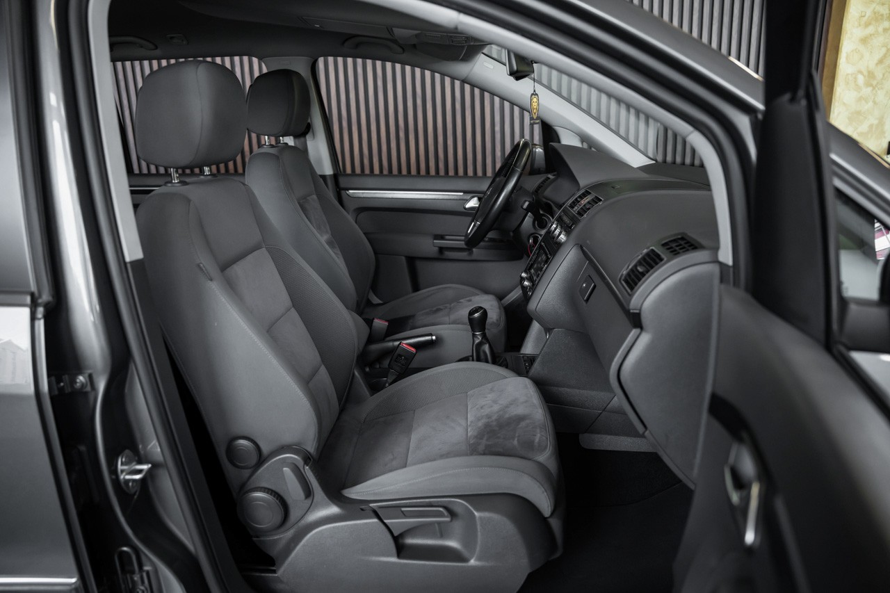 VW Touran 2.0 TDI Highline-image-15