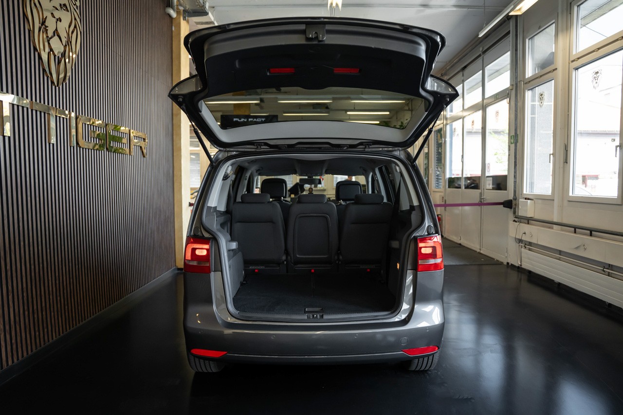 VW Touran 2.0 TDI Highline-image-6