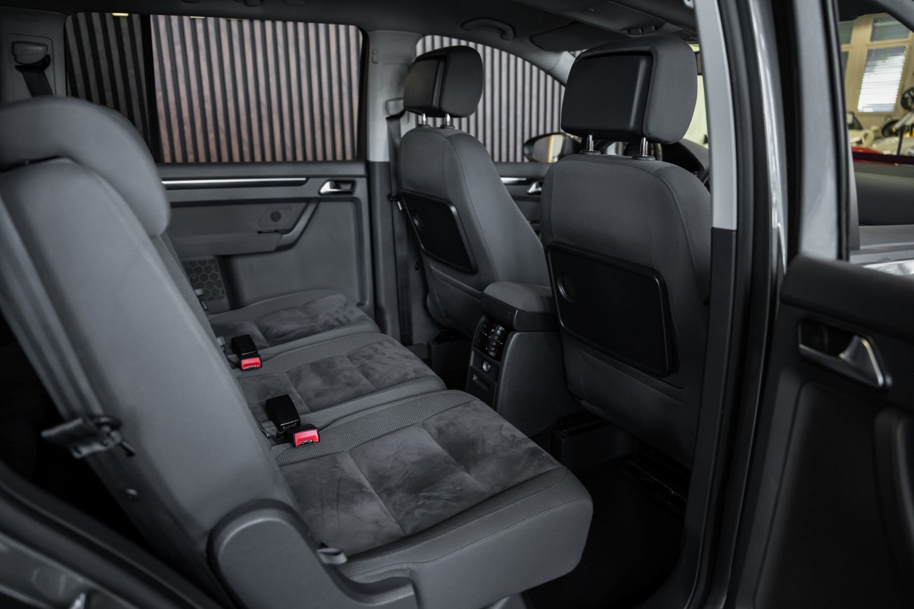 VW Touran 2.0 TDI Highline-image-18