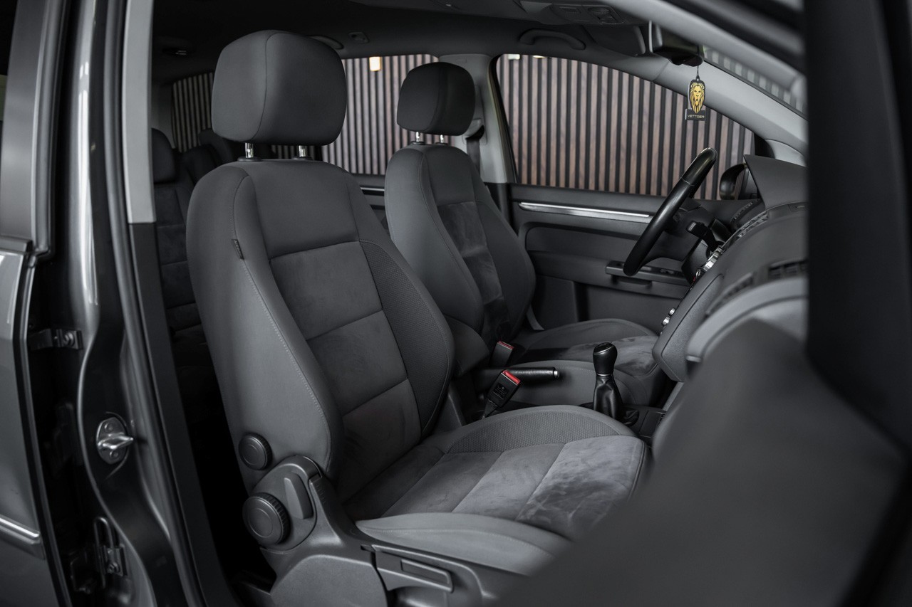 VW Touran 2.0 TDI Highline-image-16