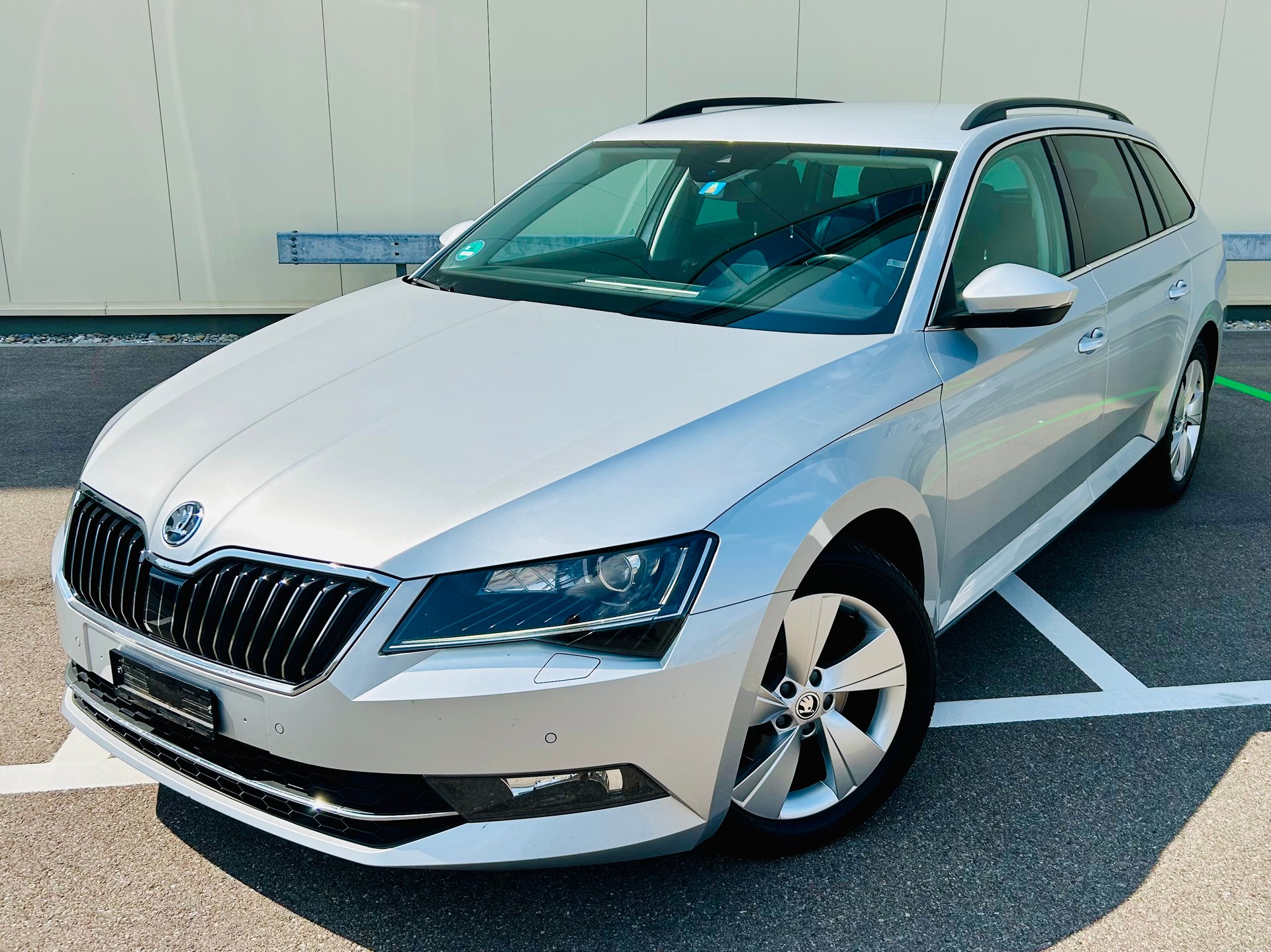SKODA Superb Combi 2.0 TDi Active DSG-image-1
