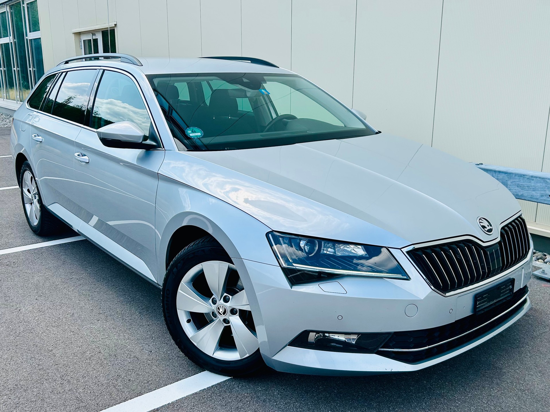 SKODA Superb Combi 2.0 TDi Active DSG-image-4