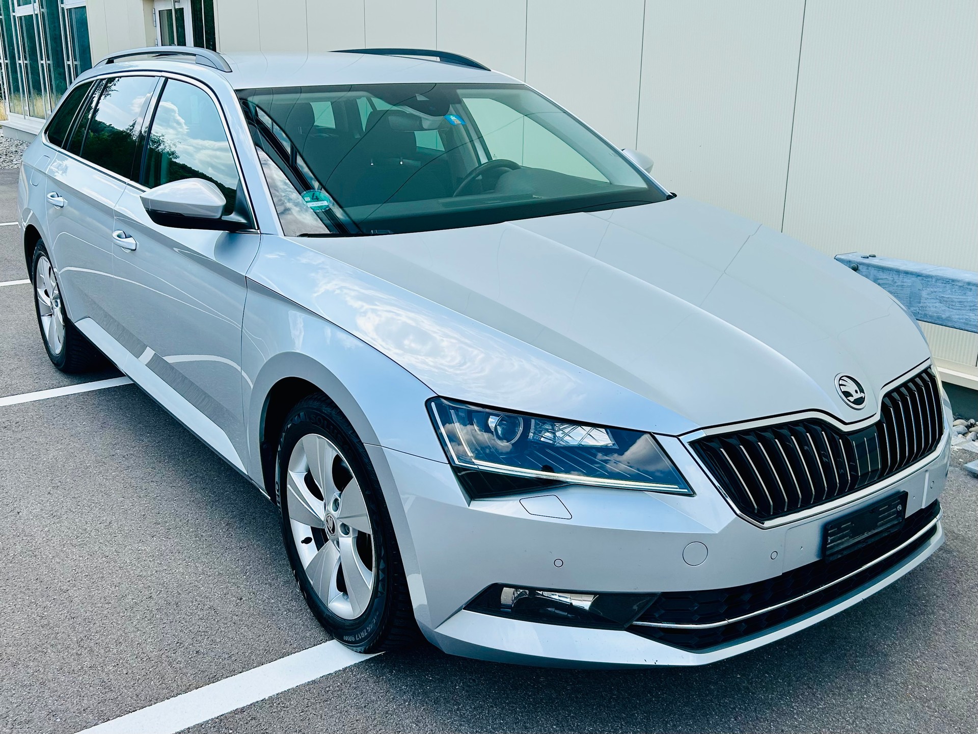 SKODA Superb Combi 2.0 TDi Active DSG-image-6