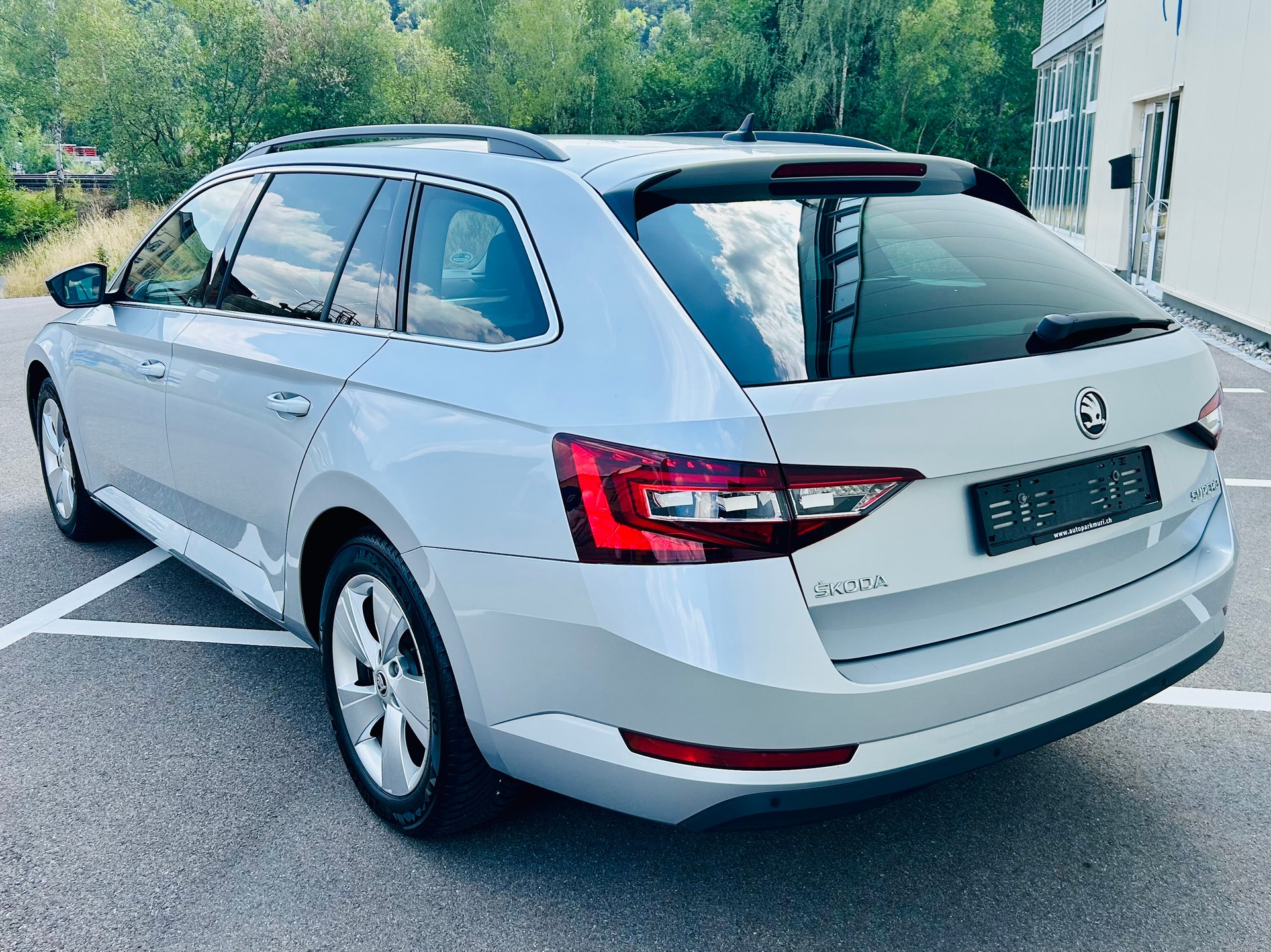 SKODA Superb Combi 2.0 TDi Active DSG-image-5
