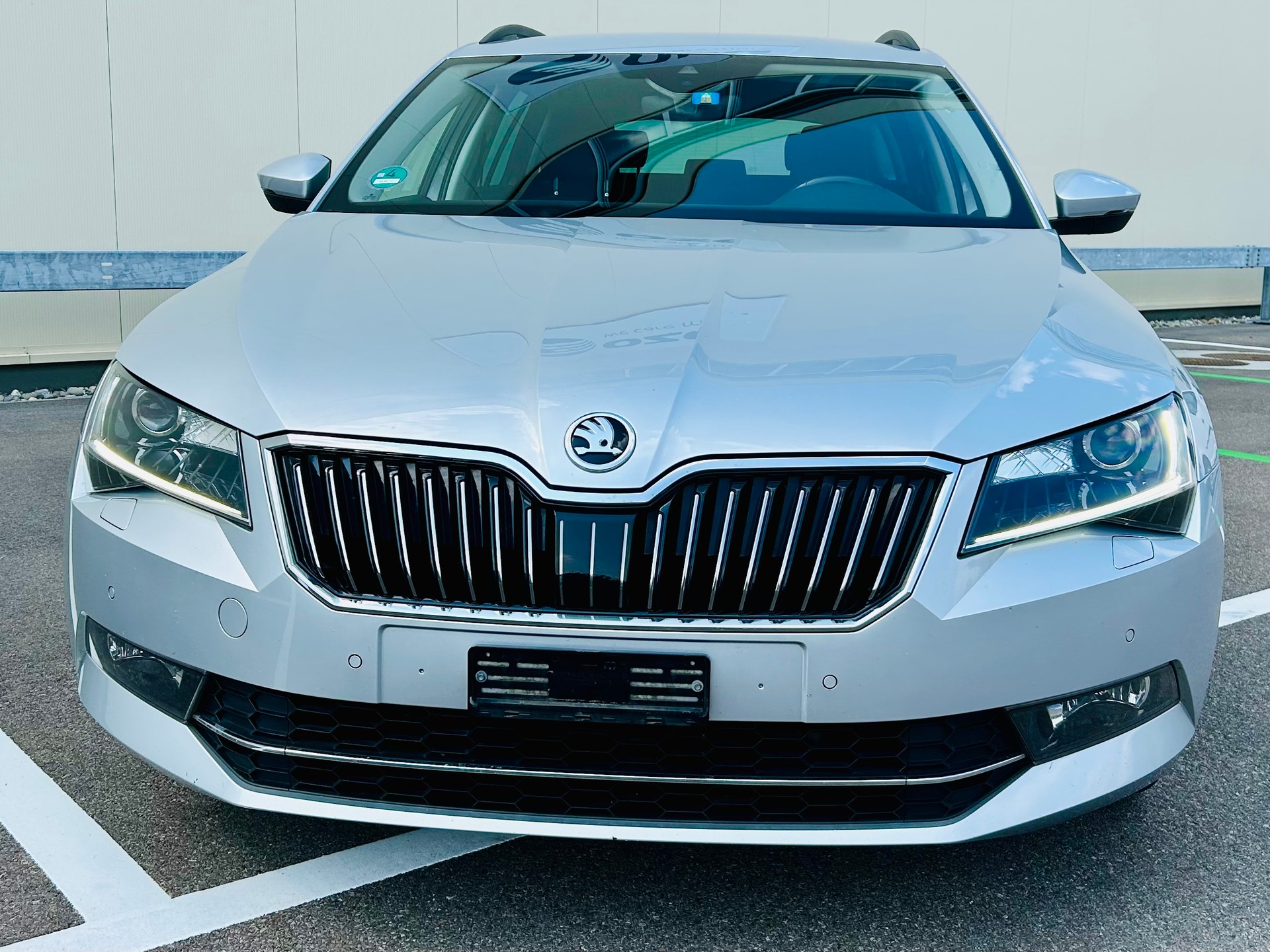 SKODA Superb Combi 2.0 TDi Active DSG-image-2