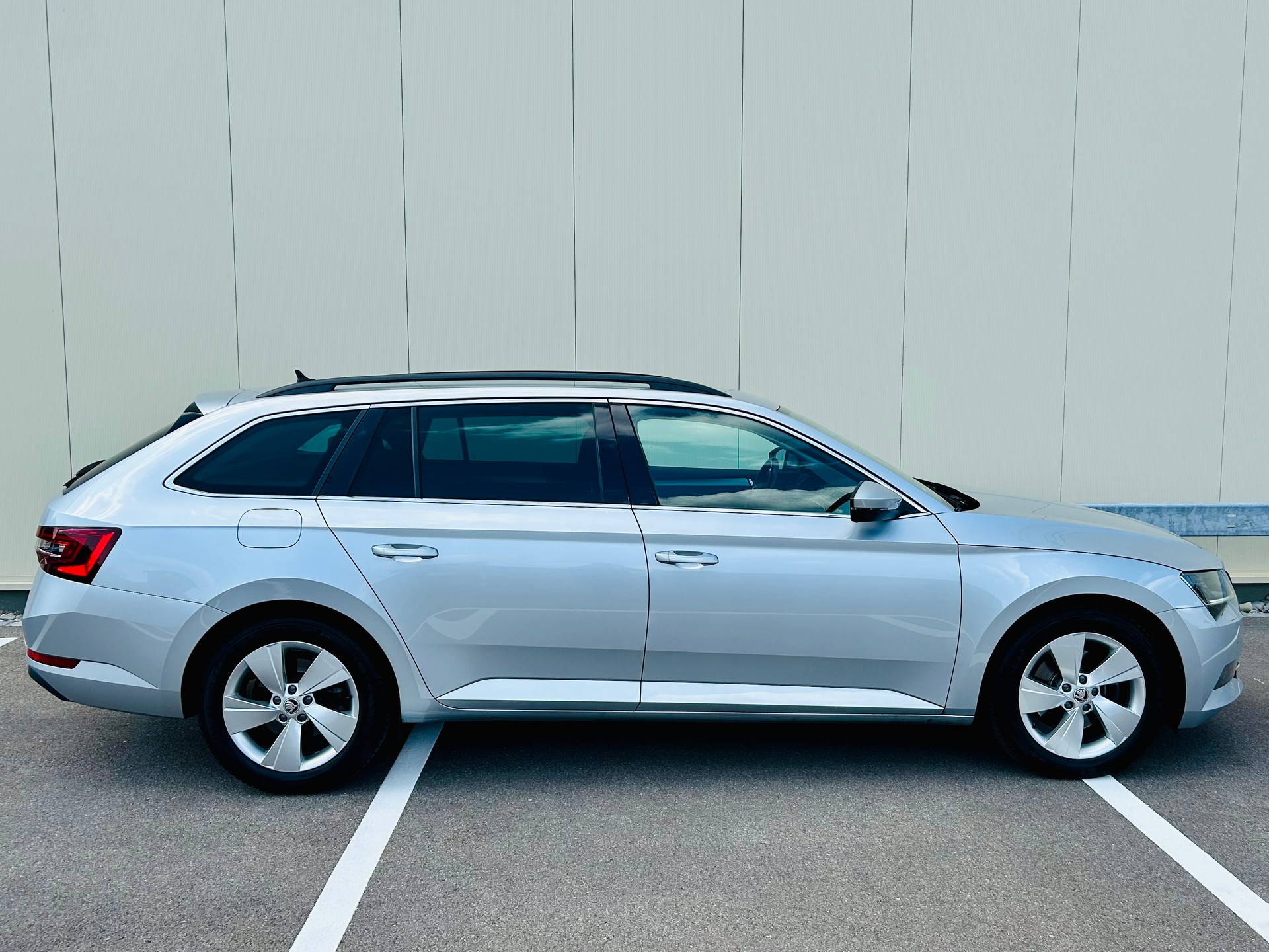 SKODA Superb Combi 2.0 TDi Active DSG-image-7