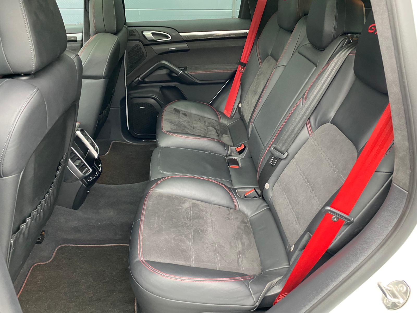PORSCHE Cayenne GTS-image-12