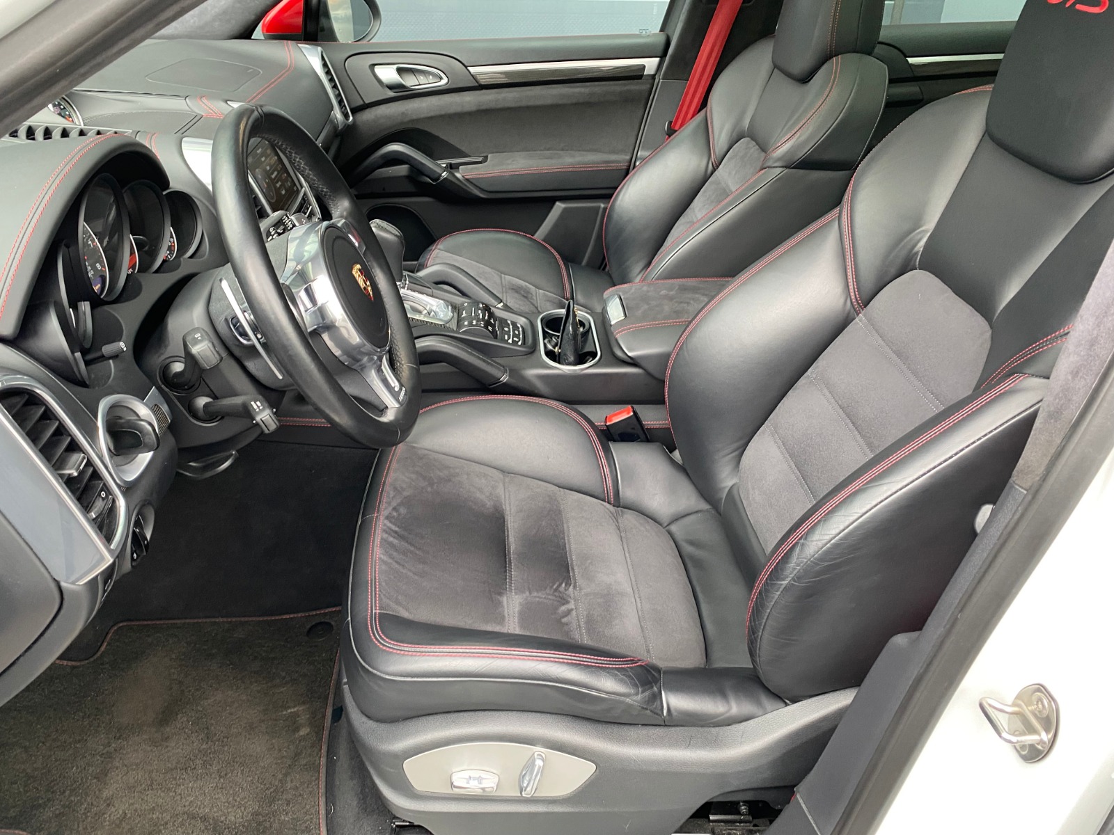 PORSCHE Cayenne GTS-image-9