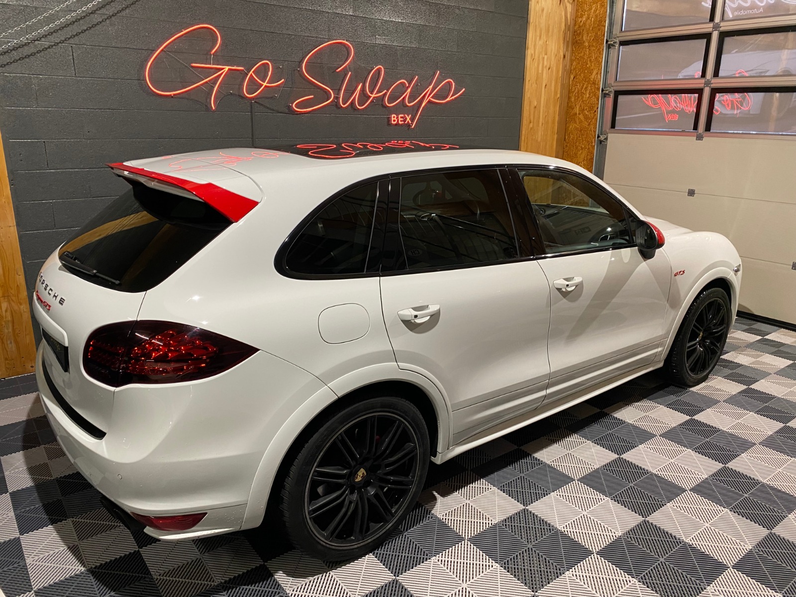 PORSCHE Cayenne GTS-image-2