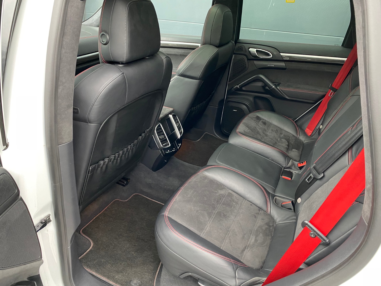 PORSCHE Cayenne GTS-image-13