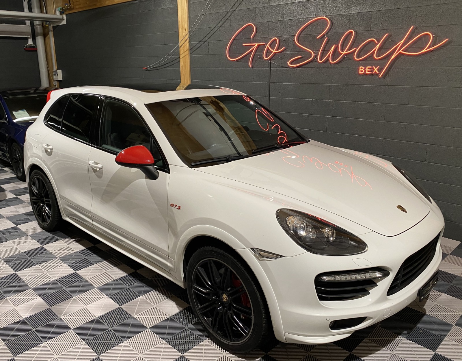 PORSCHE Cayenne GTS-image-0