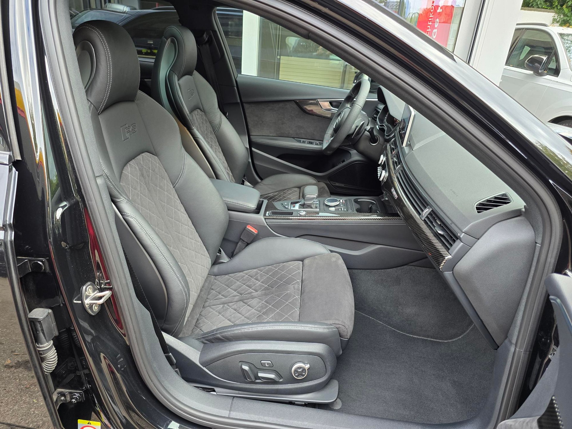AUDI RS4 Avant 2.9 TFSI quattro tiptronic-image-5