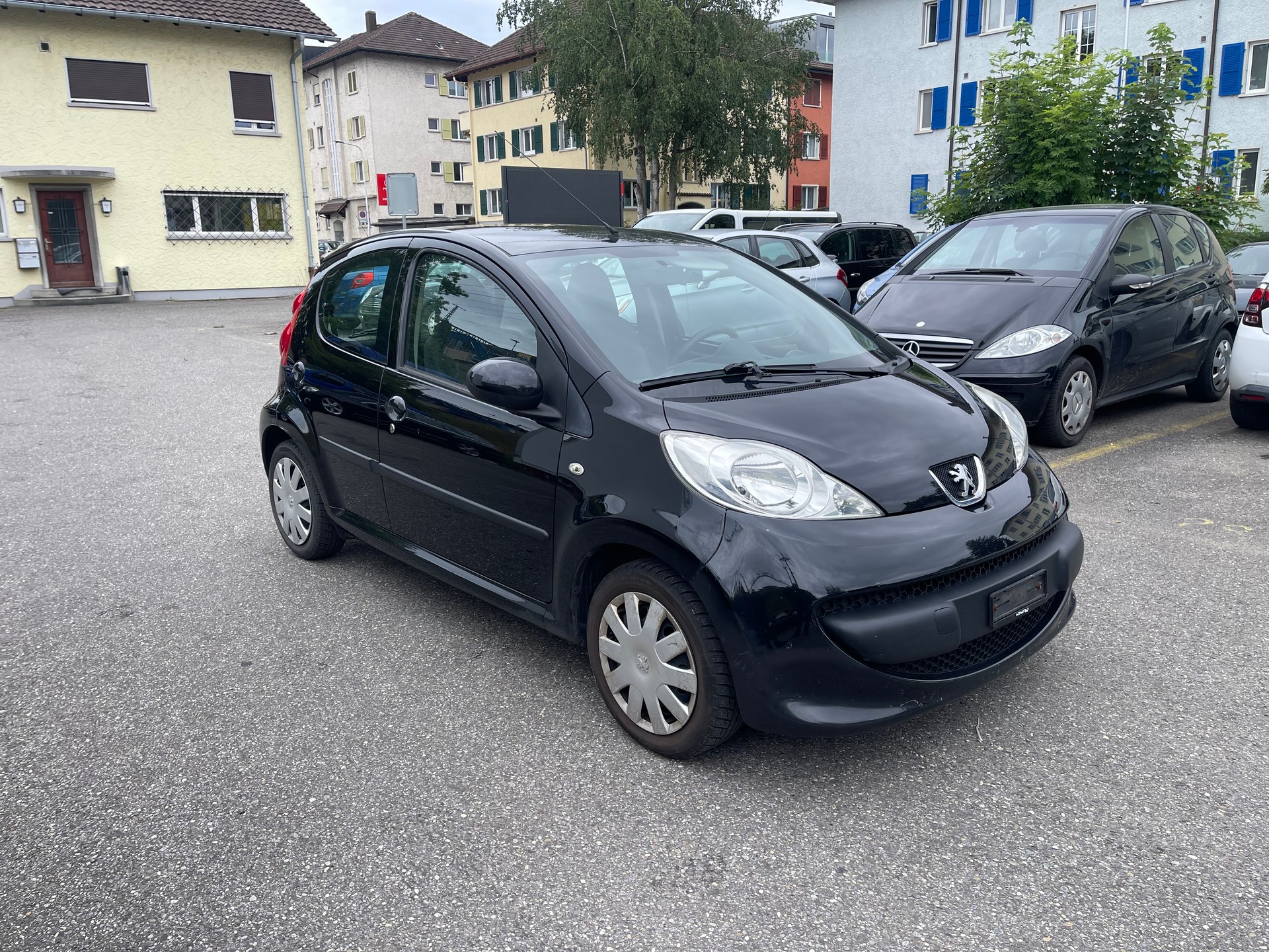 PEUGEOT 107 1.0 Trendy-image-1
