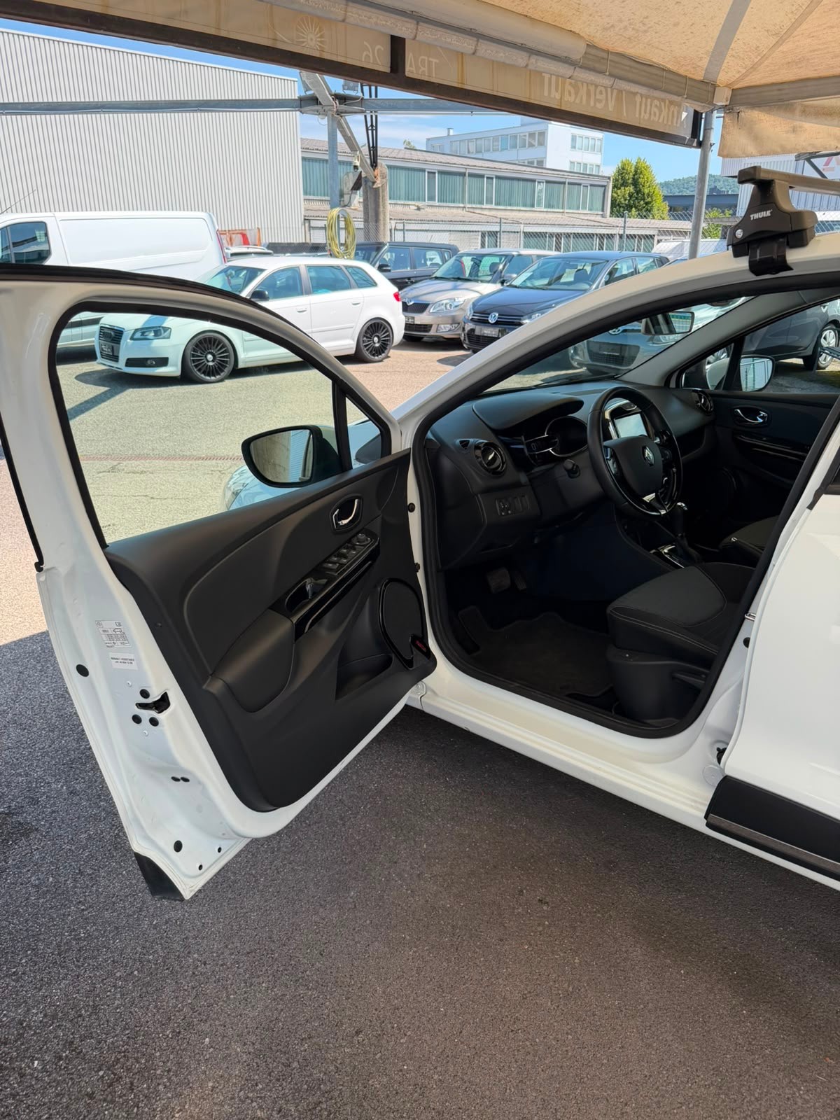 RENAULT Clio 1.2 16V T Swiss Edition EDC-image-9