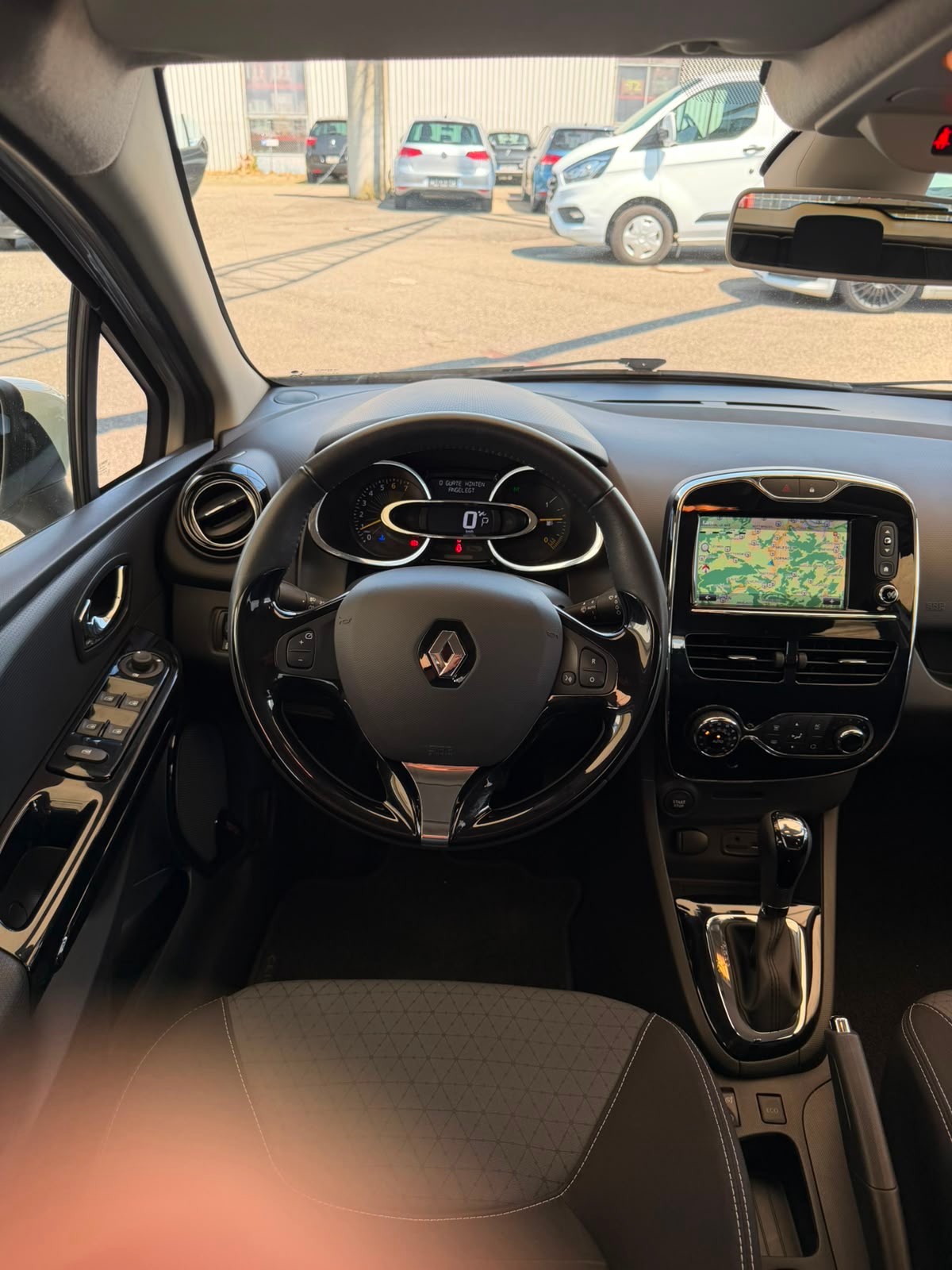 RENAULT Clio 1.2 16V T Swiss Edition EDC-image-11