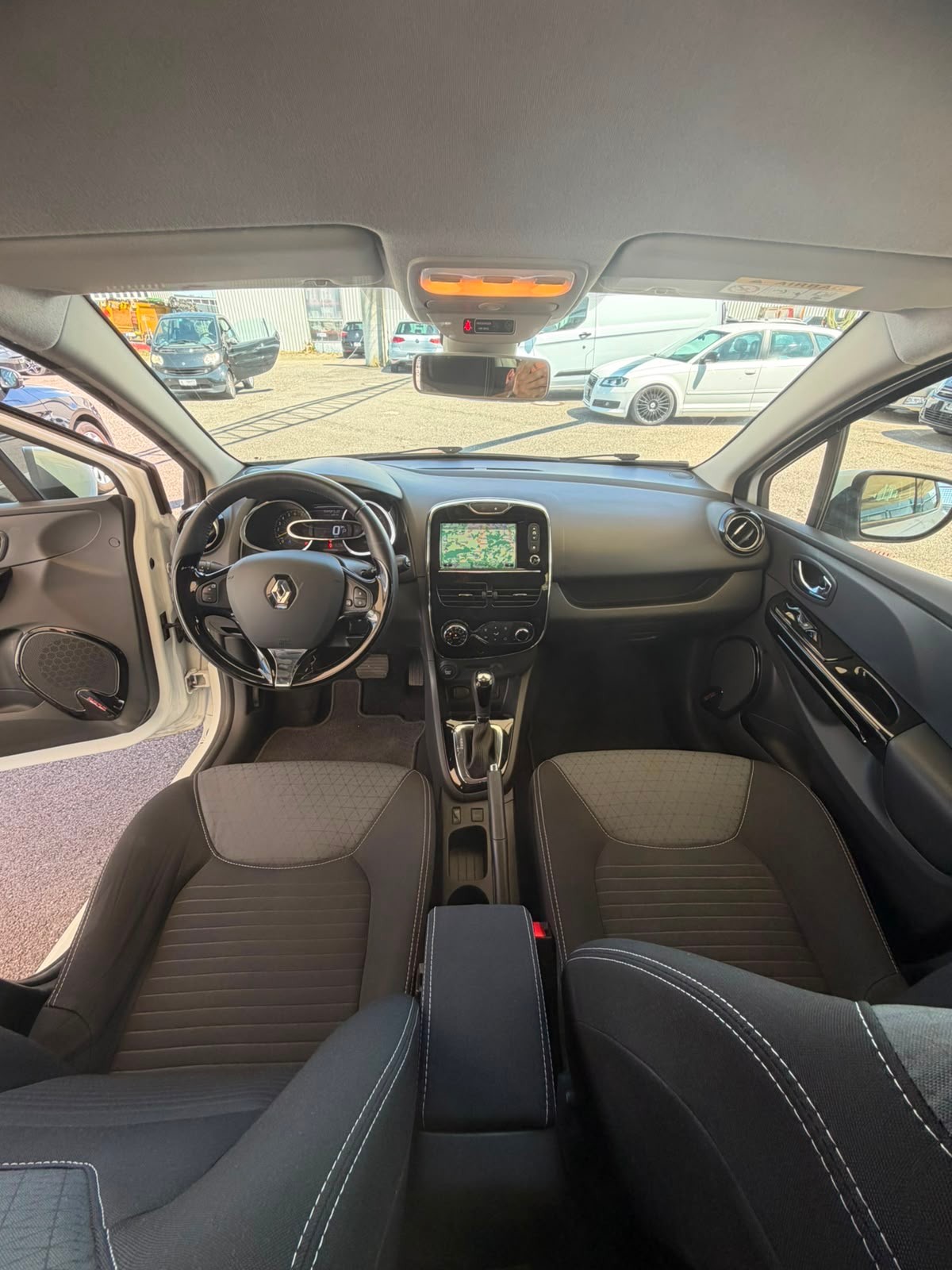 RENAULT Clio 1.2 16V T Swiss Edition EDC-image-12